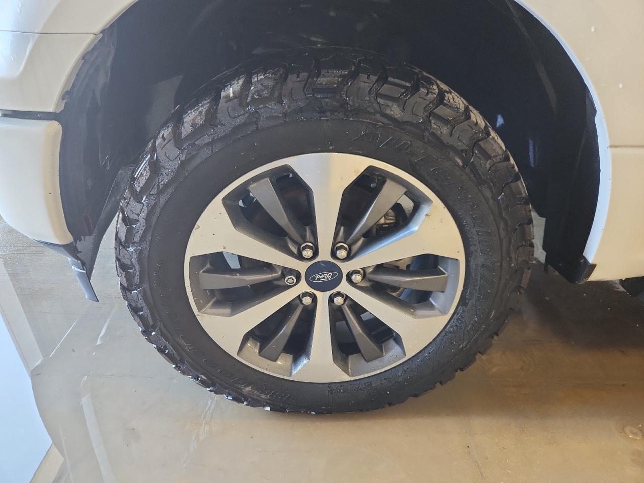 2020 Ford F150 Supercrew Белый vin: 1FTEW1E51LKD74950 Damage: Left Front Wheel, Chipped, 3