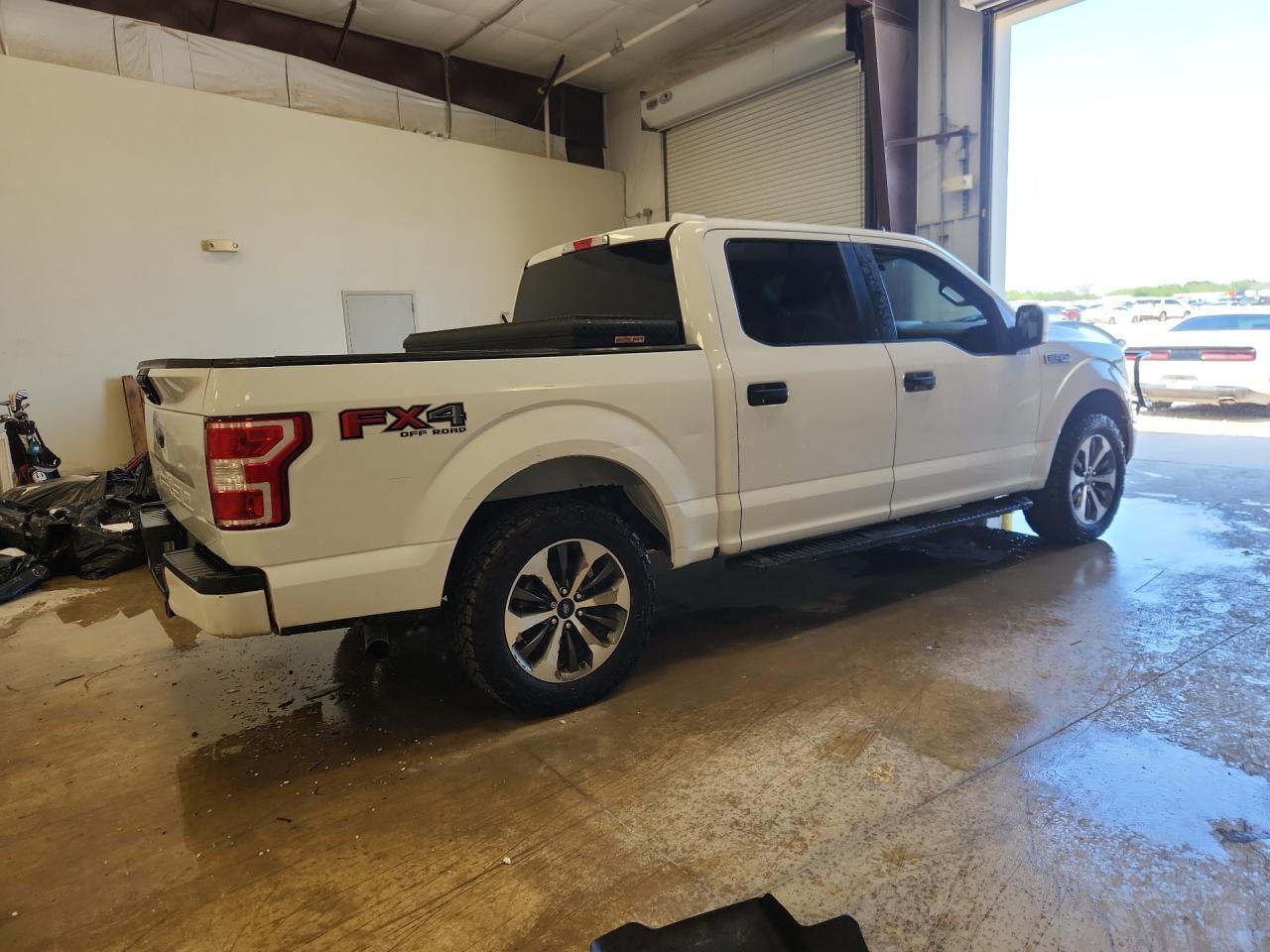 2020 Ford F150 Supercrew Белый vin: 1FTEW1E51LKD74950 Damage: Right Bed Side, Dent(S) W/No Paint Dmg, > 12 Inches