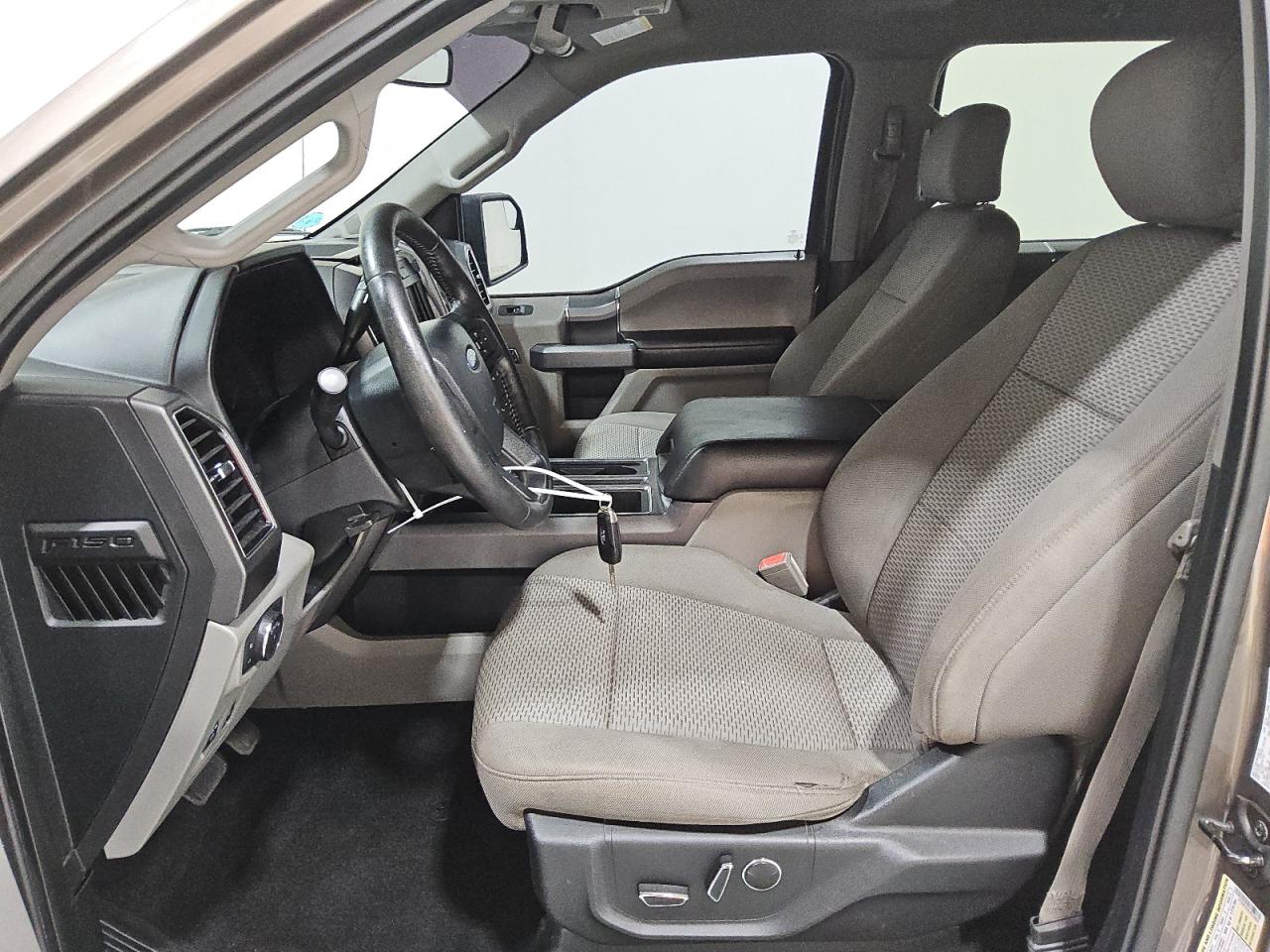 2018 Ford F150 Supercrew Серый vin: 1FTEW1E59JFD79836 Damage: Left Front Seat Cushion, Torn, 1 To 2 Inches