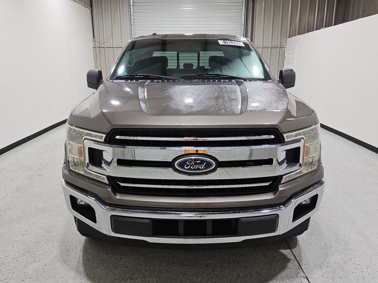 2018 Ford F150 Supercrew Серый vin: 1FTEW1E59JFD79836 Damage: Hood, Chipped, 4