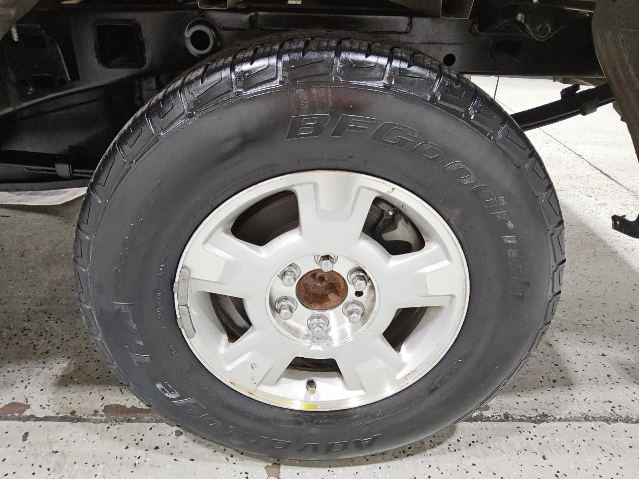 2018 Ford F150 Supercrew Серый vin: 1FTEW1E59JFD79836 Damage: Left Rear Center Cap, Missing, Replacement Required