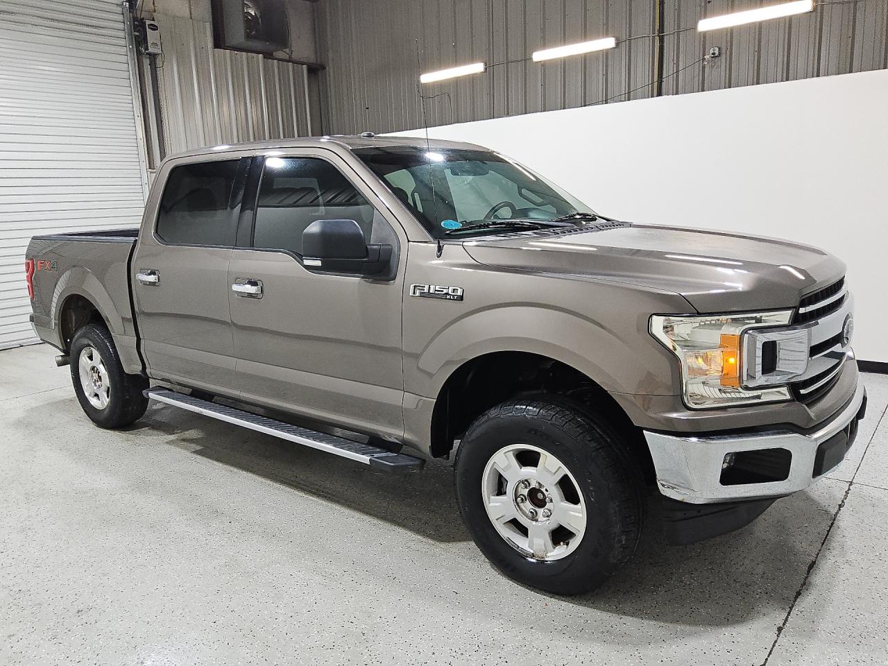 2018 Ford F150 Supercrew Серый vin: 1FTEW1E59JFD79836 Damage: Front Metal Bumper Chrome, Dent(S) W/No Paint Dmg, 7 To 8 Inches
