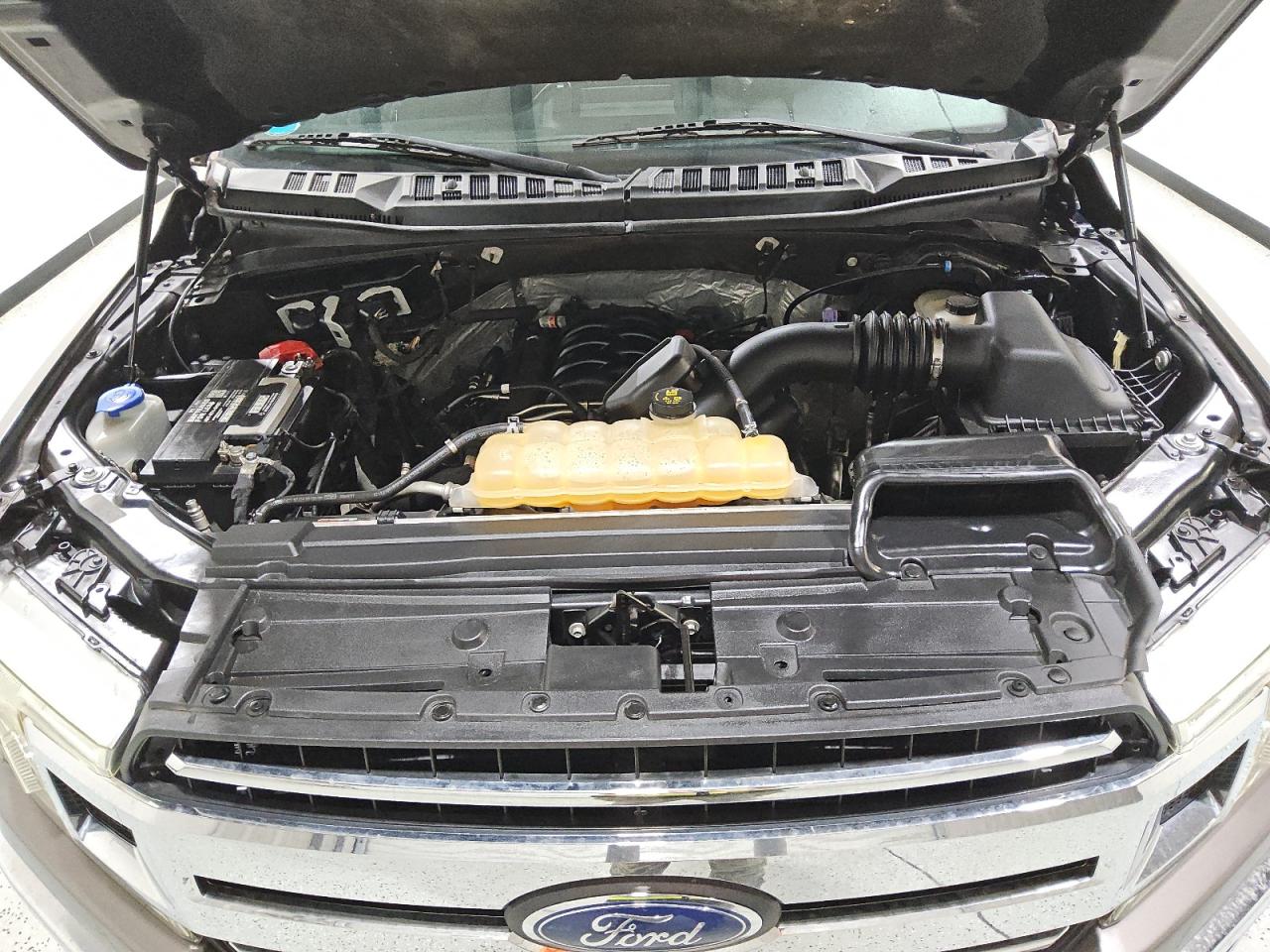 2018 Ford F150 Supercrew Серый vin: 1FTEW1E59JFD79836 Damage: Body Control Module, Broken, Replacement Required