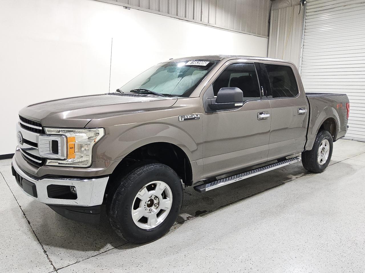 2018 Ford F150 Supercrew Серый vin: 1FTEW1E59JFD79836 Damage: Left Front Door, Dent(S) W/ Paint Dmg, 1 To 2 Inches