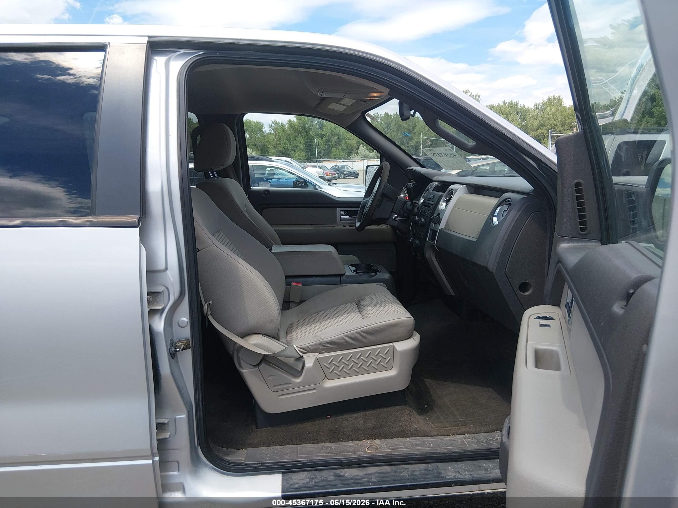 2010 Ford F-150 Xlt Silver vin: 1FTEW1E84AFC53751