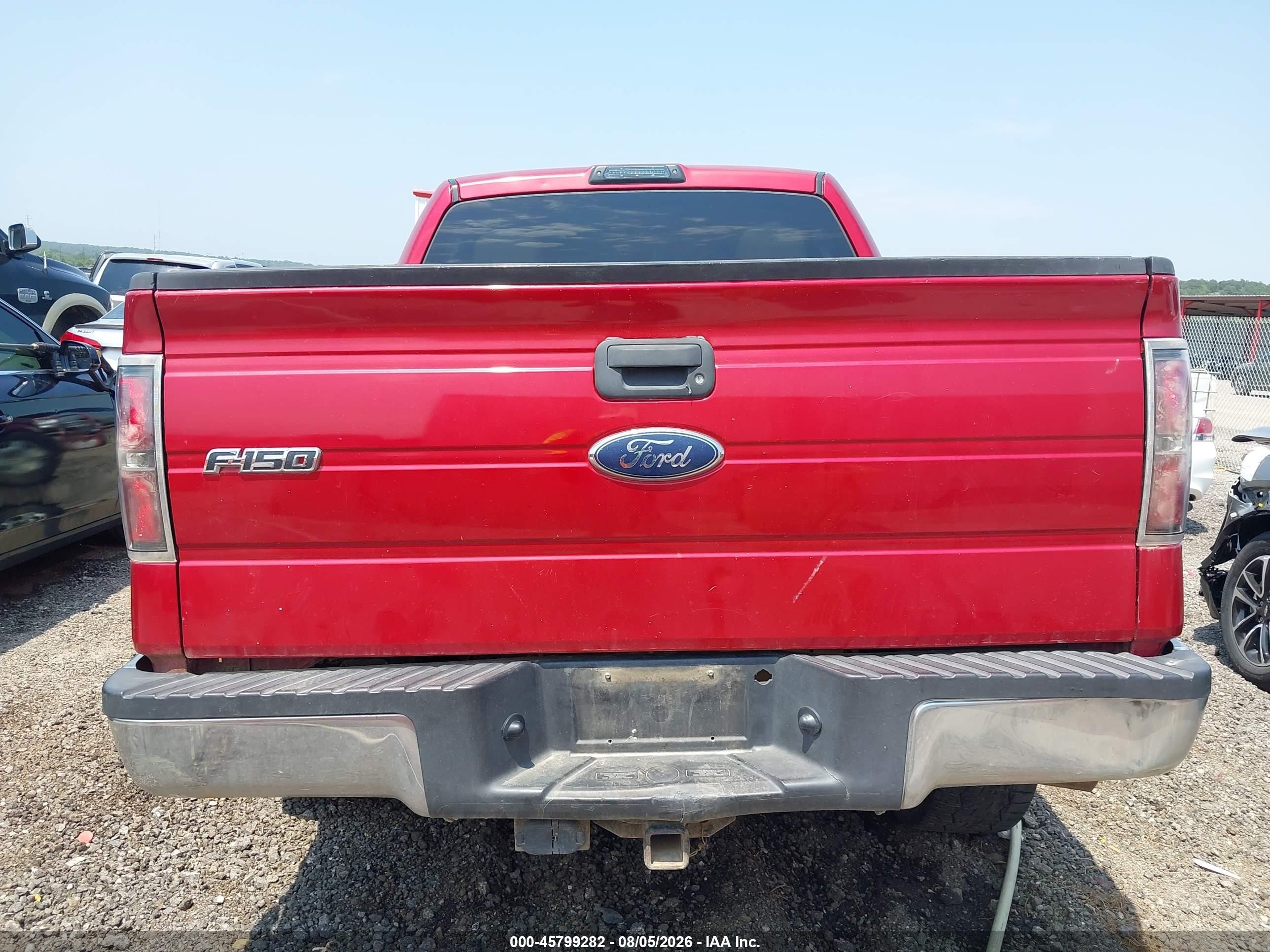 2010 Ford F-150 Xlt Red vin: 1FTEW1E85AKE08010