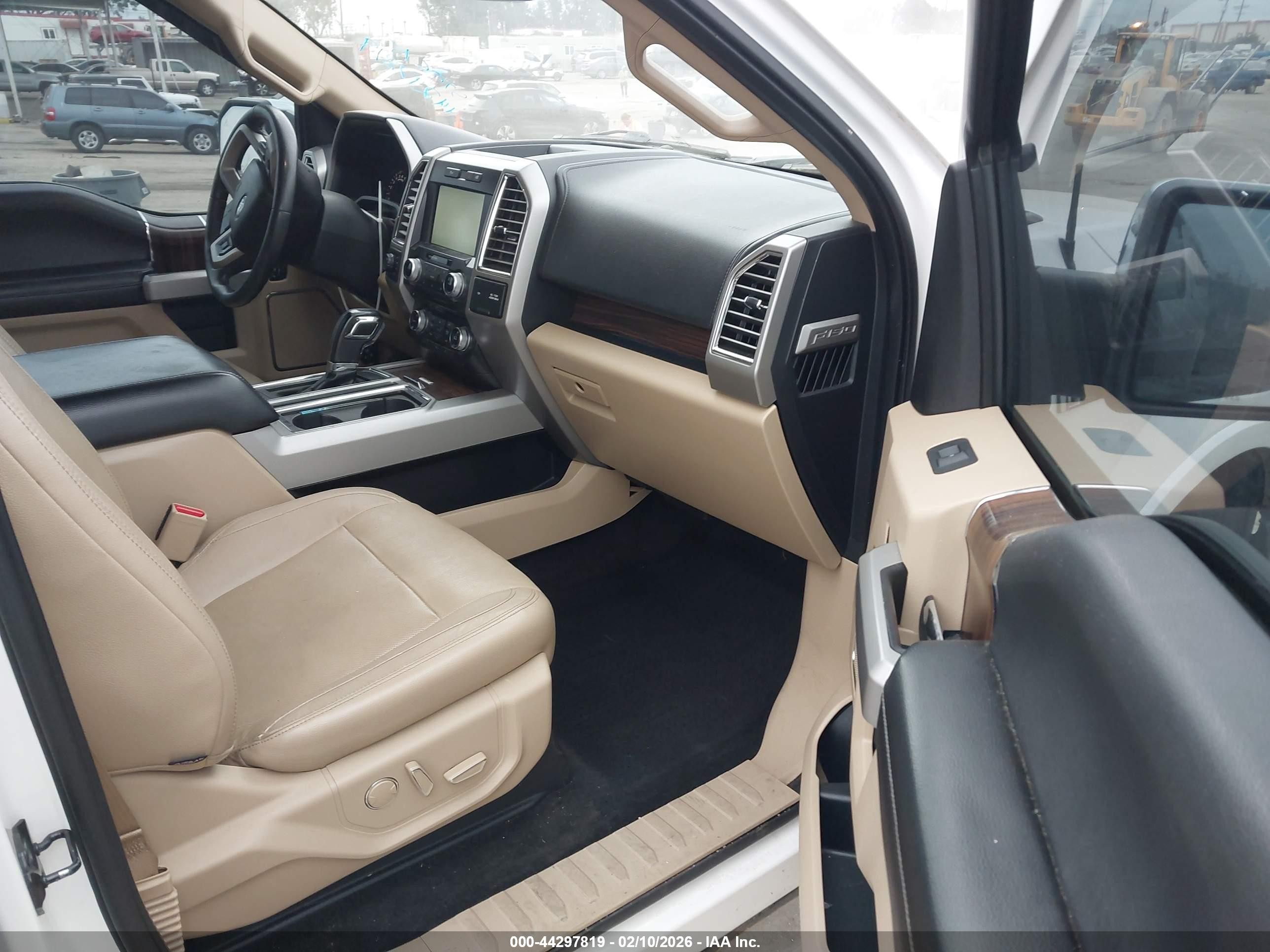 2015 Ford F-150 Lariat Белый vin: 1FTEW1EF0FFA82583