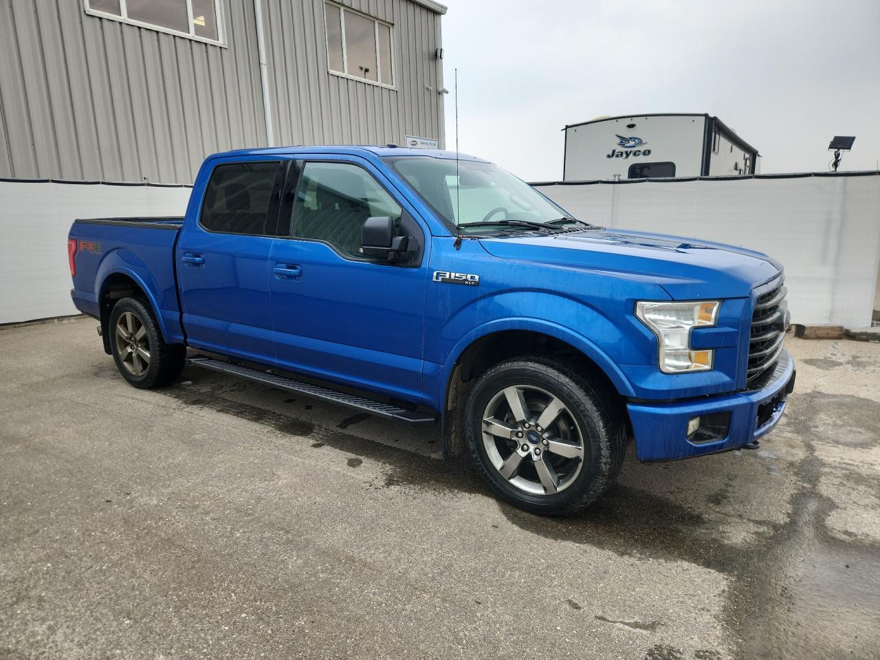 2015 Ford F150 Supercrew Blue vin: 1FTEW1EF2FFA45244 Damage: Right Rear Tire, Worn, Replacement Required