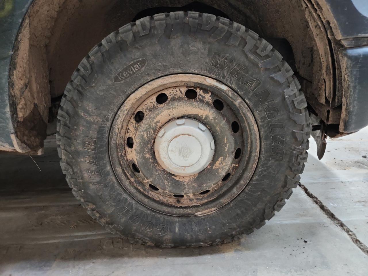 2015 Ford F150 Supercrew Green vin: 1FTEW1EF2FFA75988 Damage: Right Front Wheel, Mismatched, Replacement Required