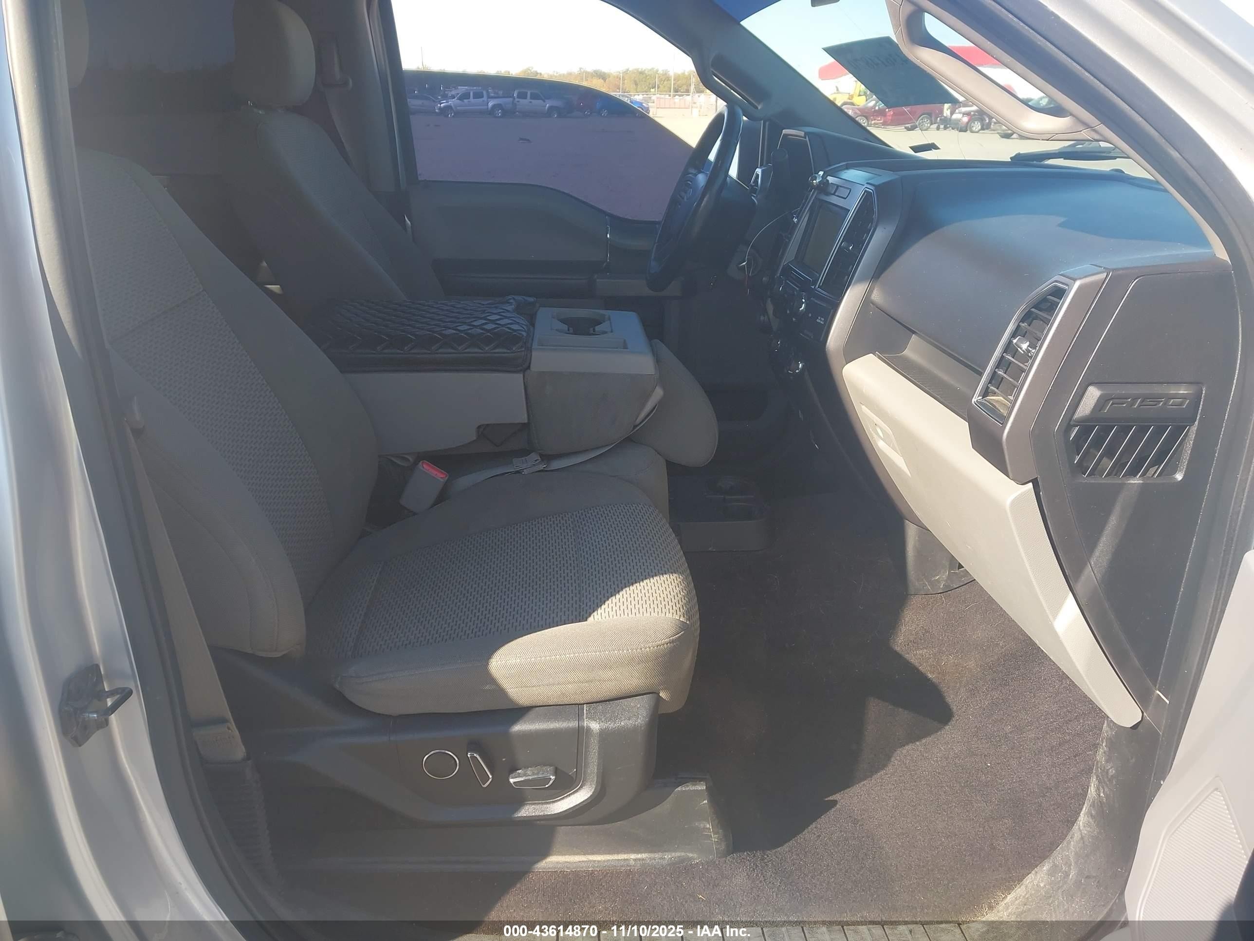 2017 Ford F-150 Xlt Silver vin: 1FTEW1EF3HFB27115