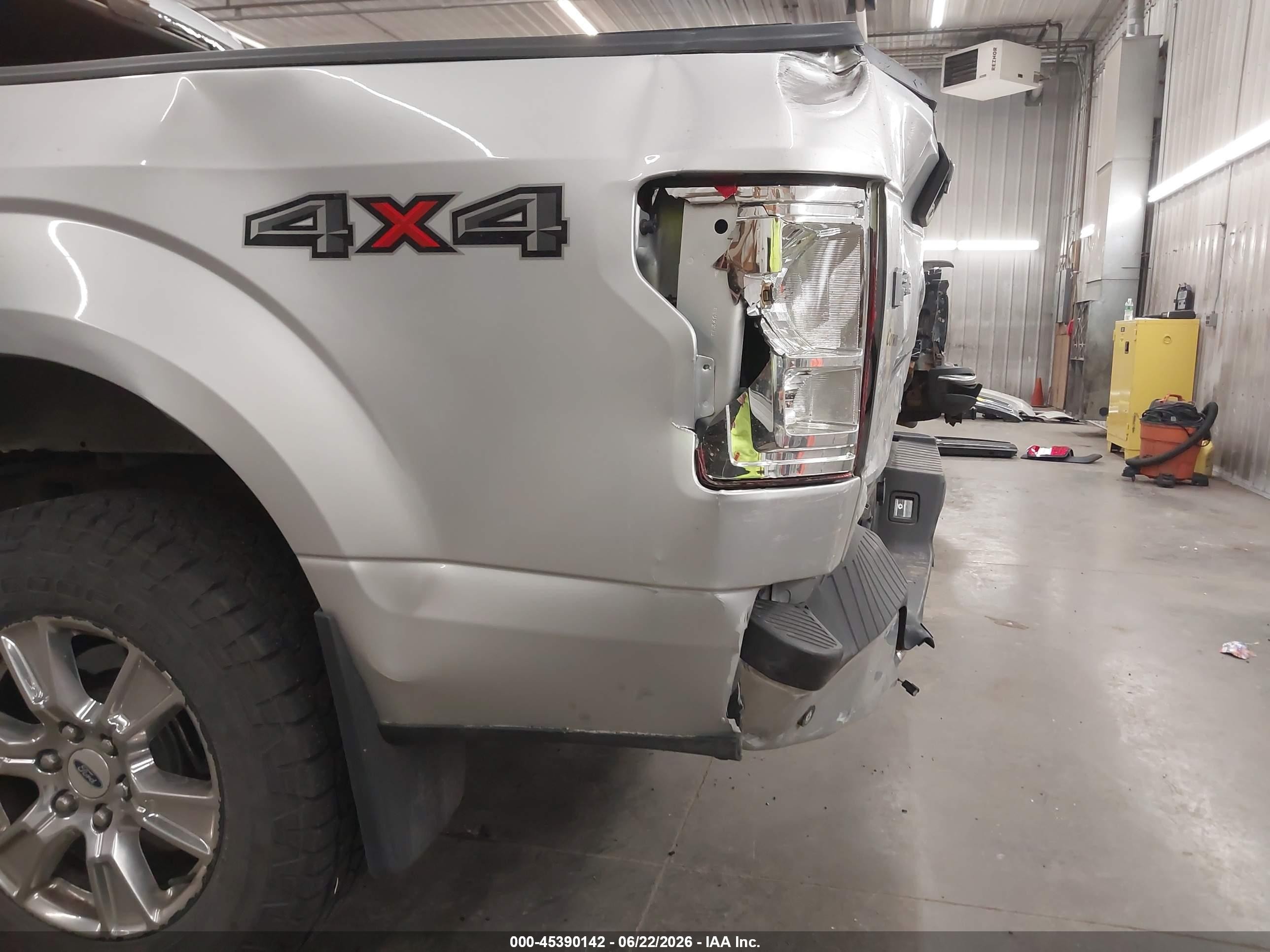 2015 Ford F-150 Xlt Silver vin: 1FTEW1EF4FFB62081