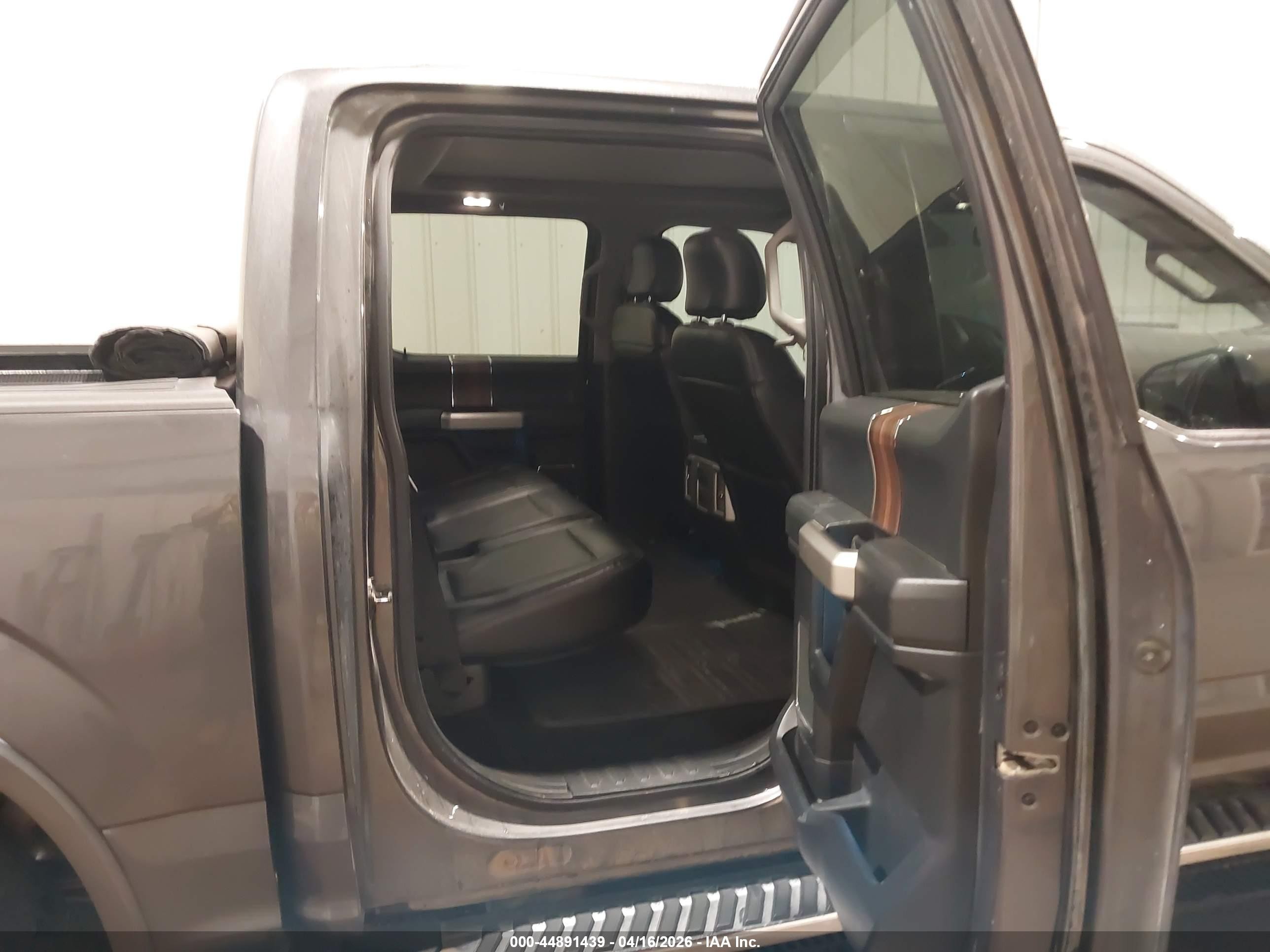 2015 Ford F-150 Lariat Gray vin: 1FTEW1EF8FFA94965