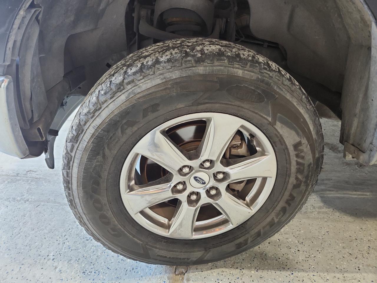 2015 Ford F150 Supercrew Black vin: 1FTEW1EF8FKE73021 Damage: Left Front Tire, Worn, Replacement Required