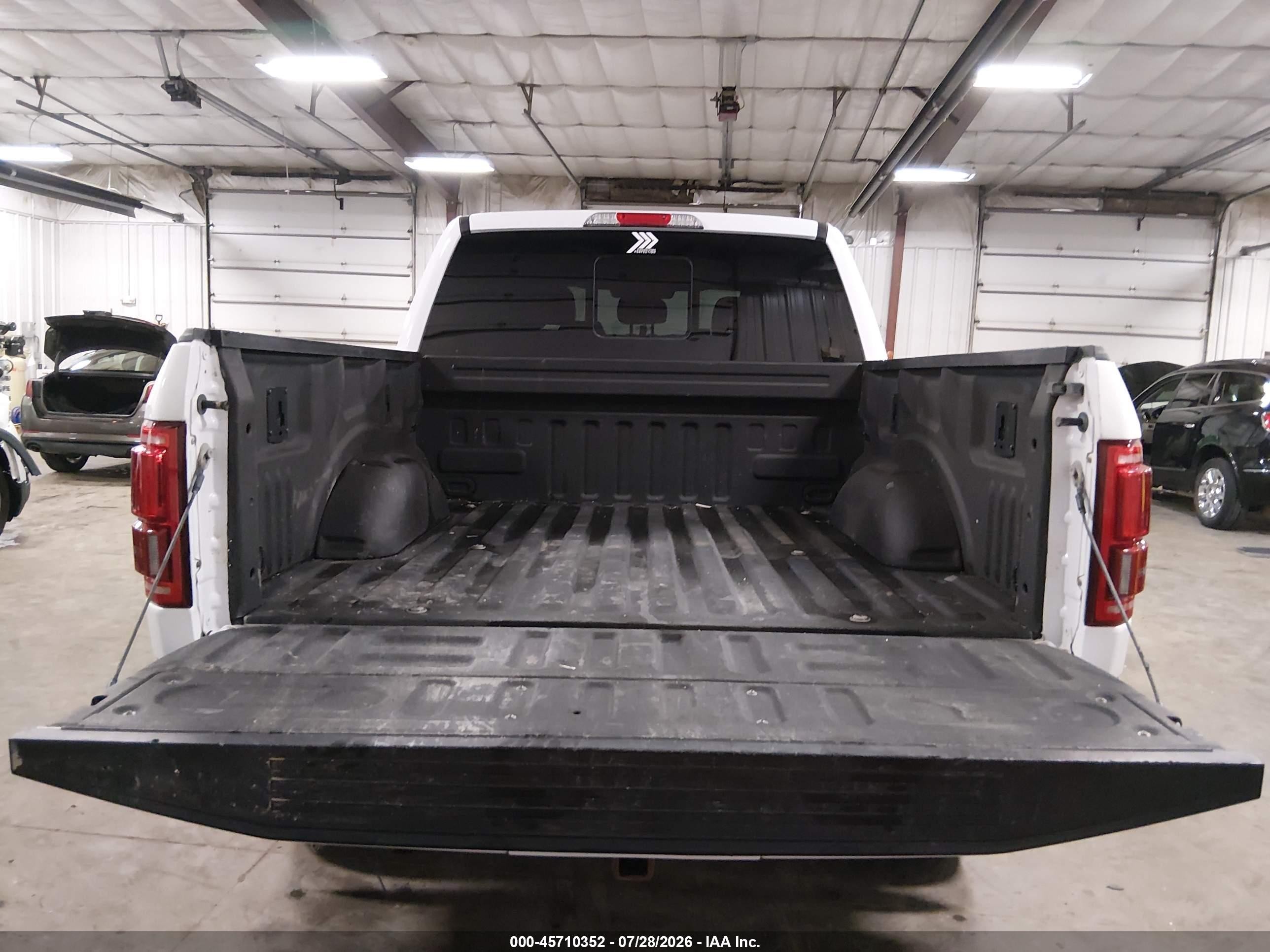 2015 Ford F-150 Lariat White vin: 1FTEW1EG0FKD84536