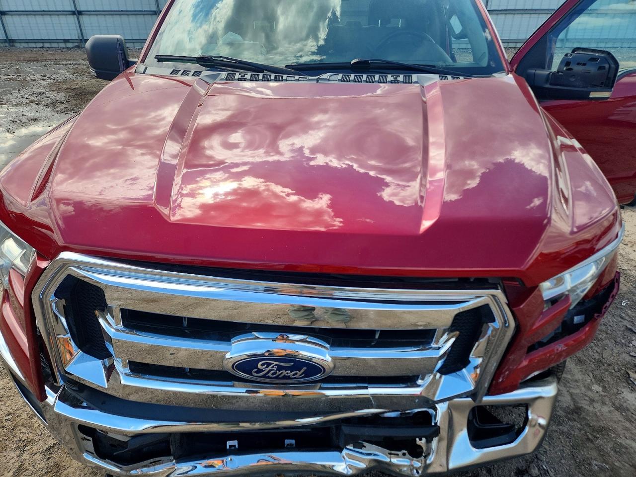 2015 Ford F150 Supercrew Red vin: 1FTEW1EG3FFB21143