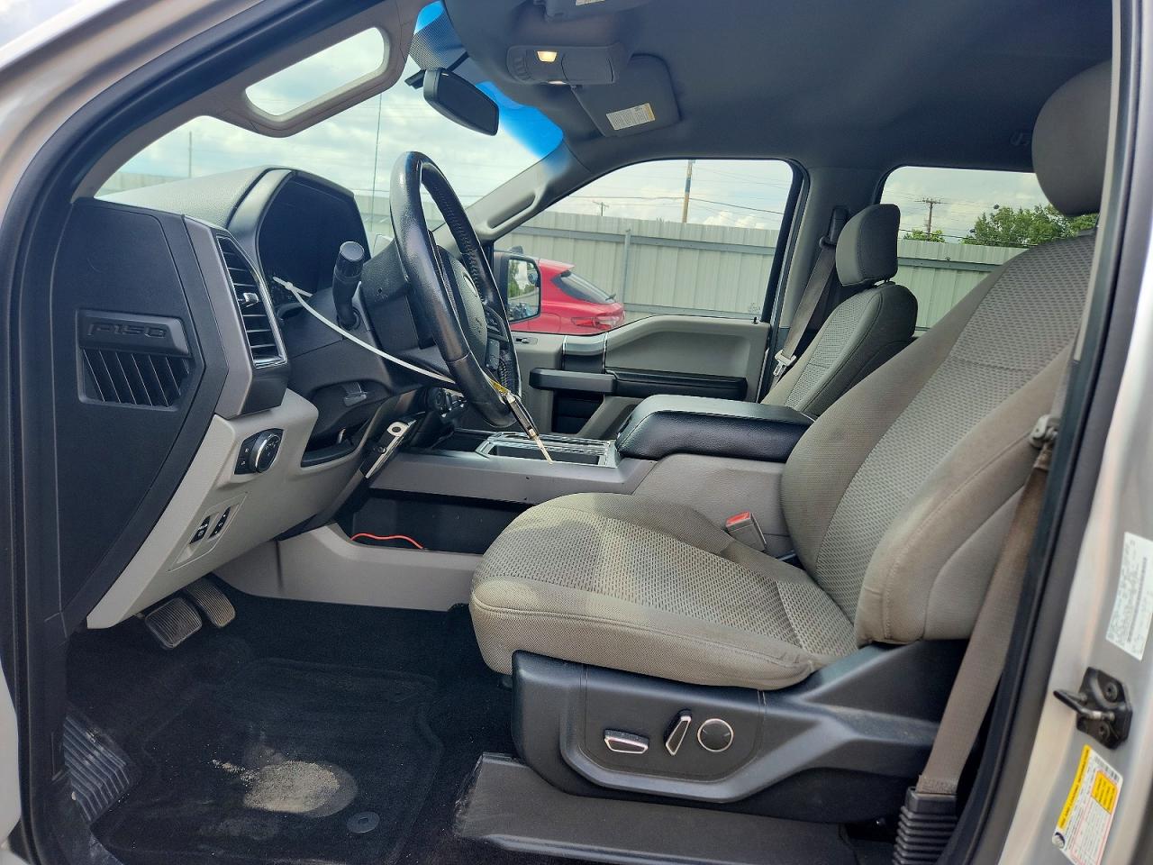 2018 Ford F150 Supercrew Серебряный vin: 1FTEW1EG7JFA16789