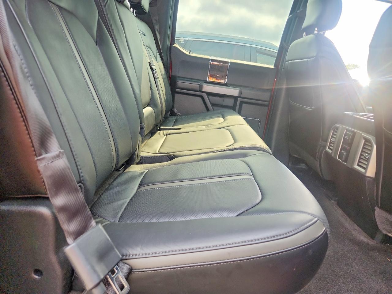 2015 Ford F150 Supercrew Red vin: 1FTEW1EG8FFB18240