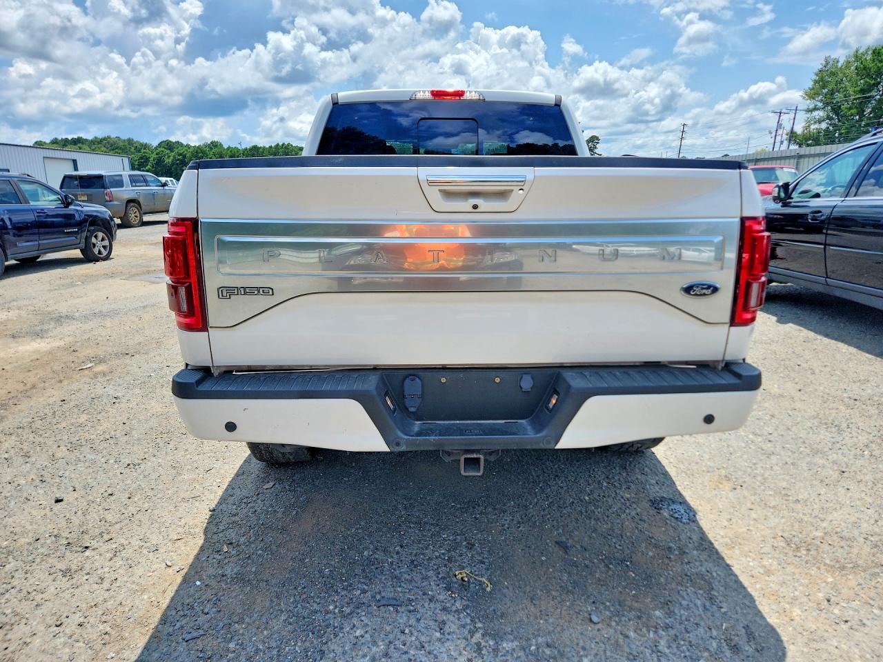 2015 Ford 18ft Bed White vin: 1FTEW1EG8FFC46851