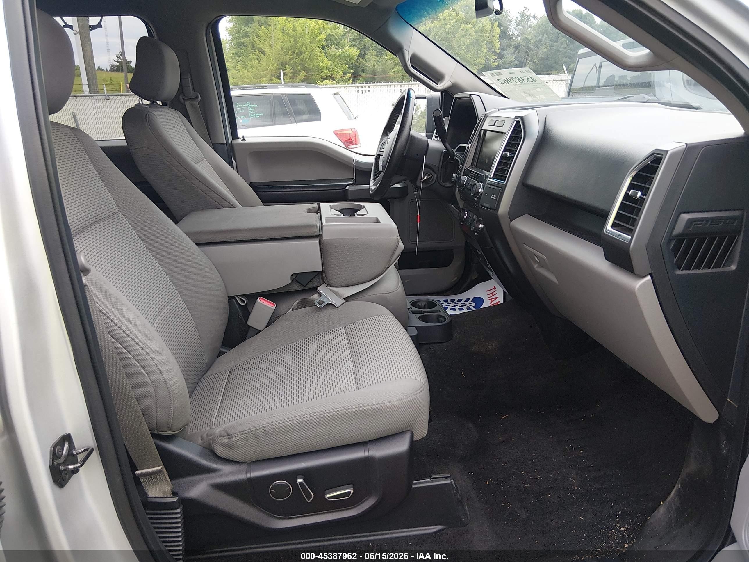 2015 Ford F-150 Xlt Silver vin: 1FTEW1EG9FKD16042