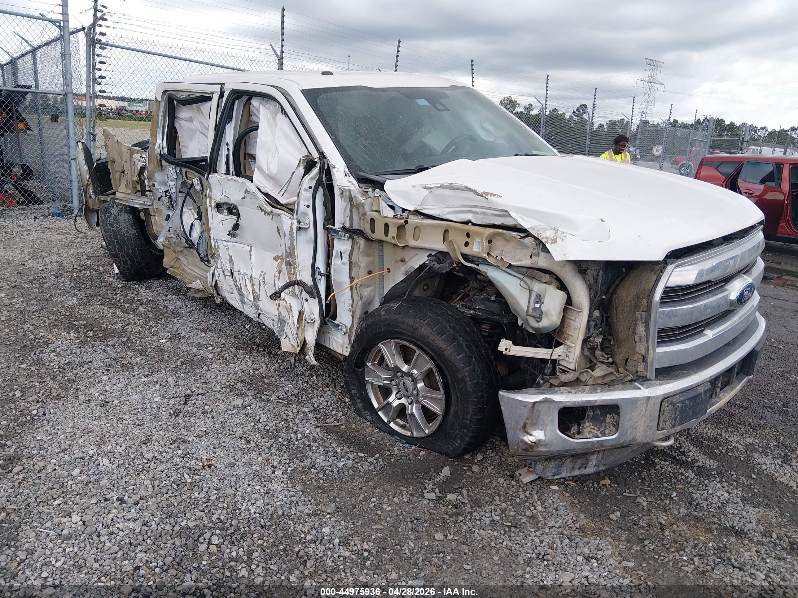 2015 Ford F-150 Lariat White vin: 1FTEW1EG9FKE98423