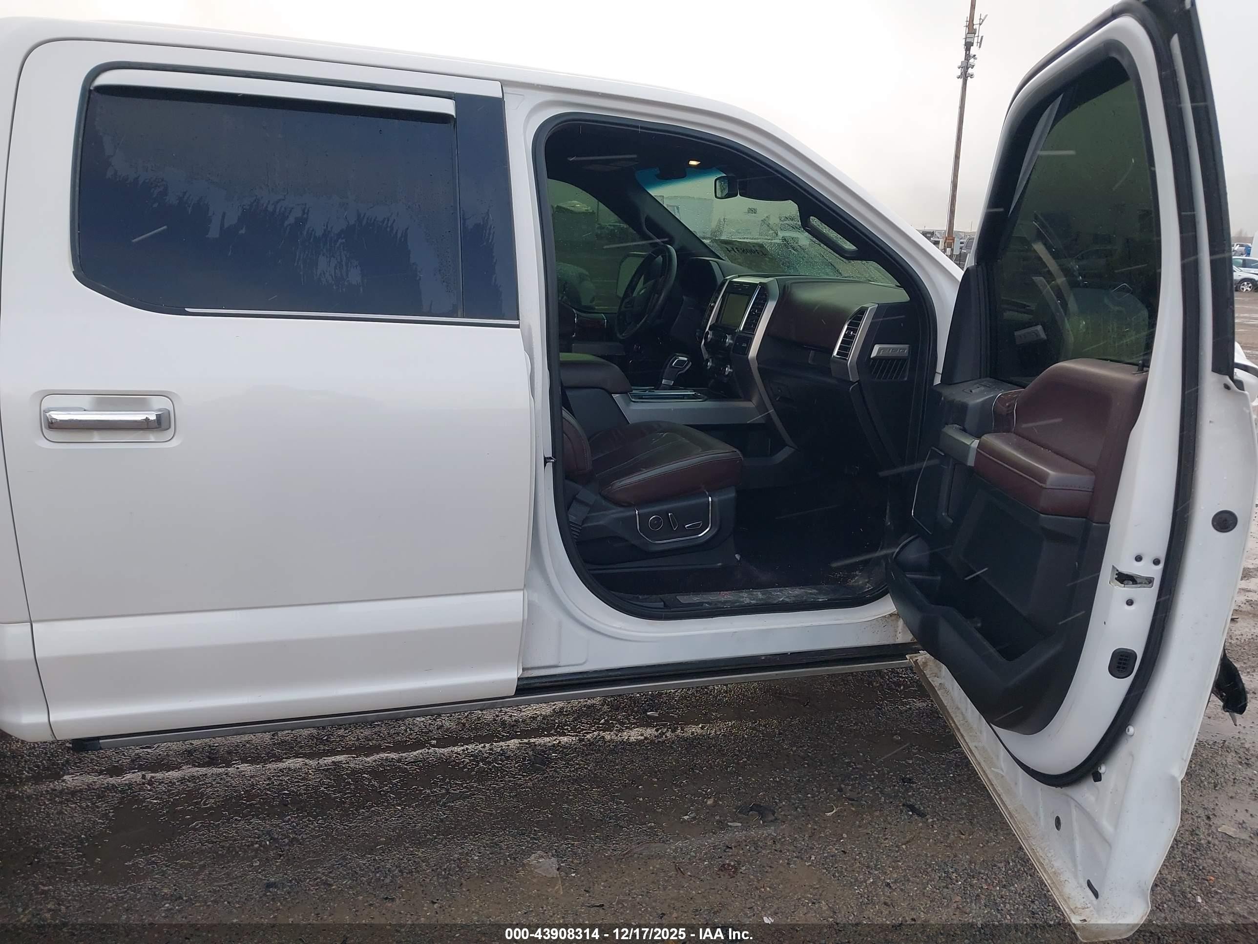2015 Ford F-150 Platinum White vin: 1FTEW1EGXFFC97834