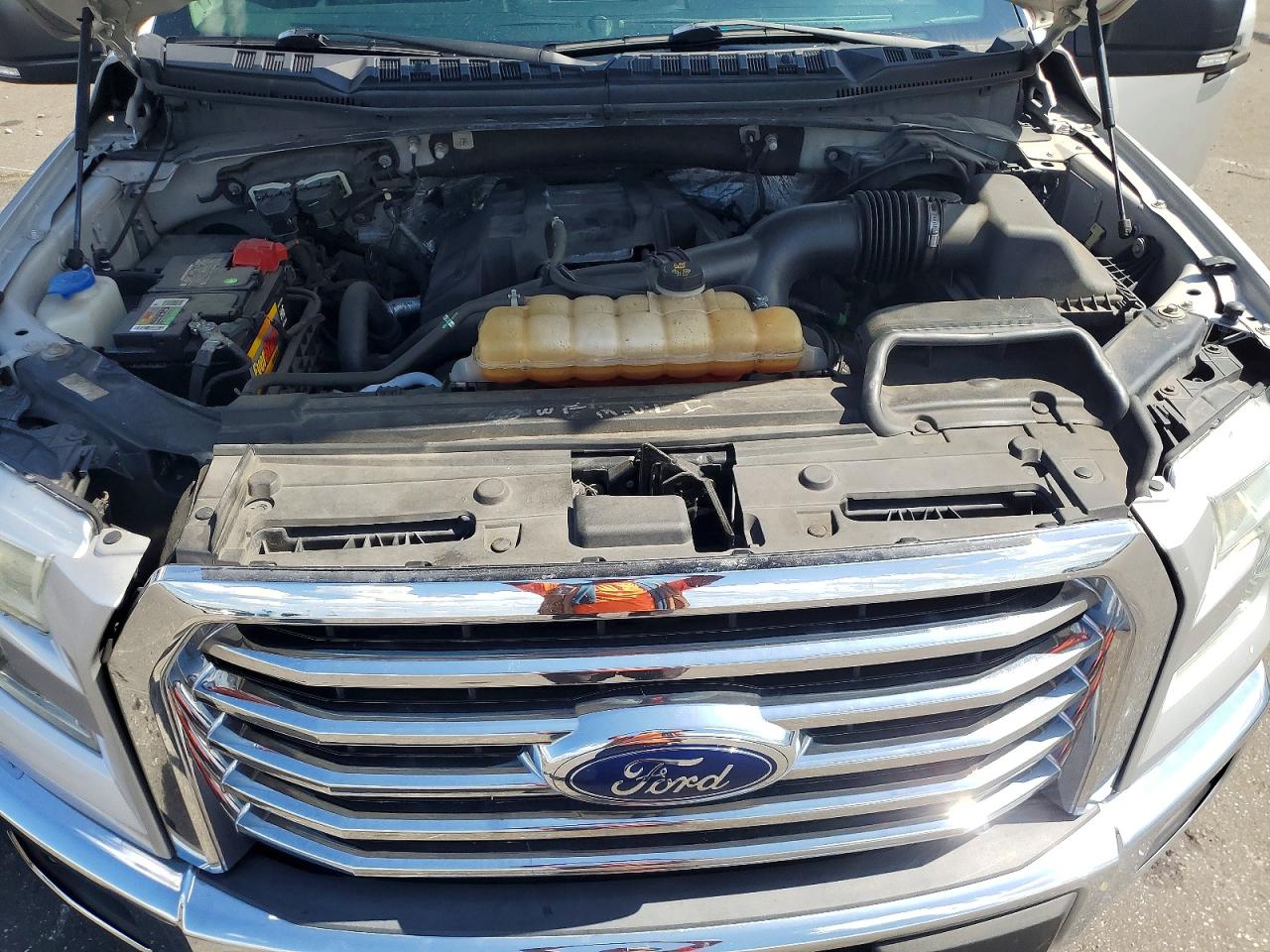 2015 Ford F150 Supercrew Серебряный vin: 1FTEW1EP0FFC66253