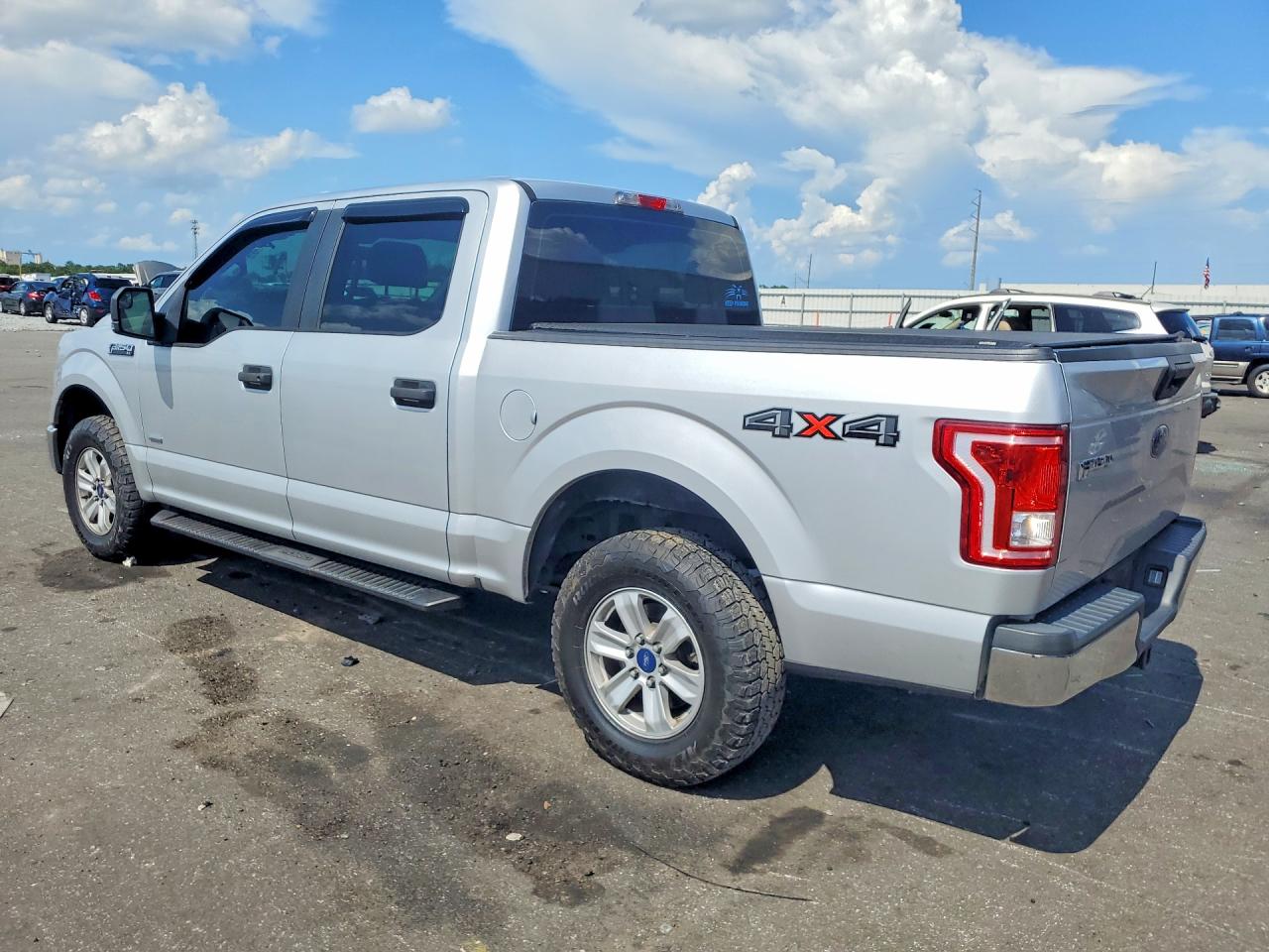 2015 Ford F150 Supercrew Серебряный vin: 1FTEW1EP0FFC66253