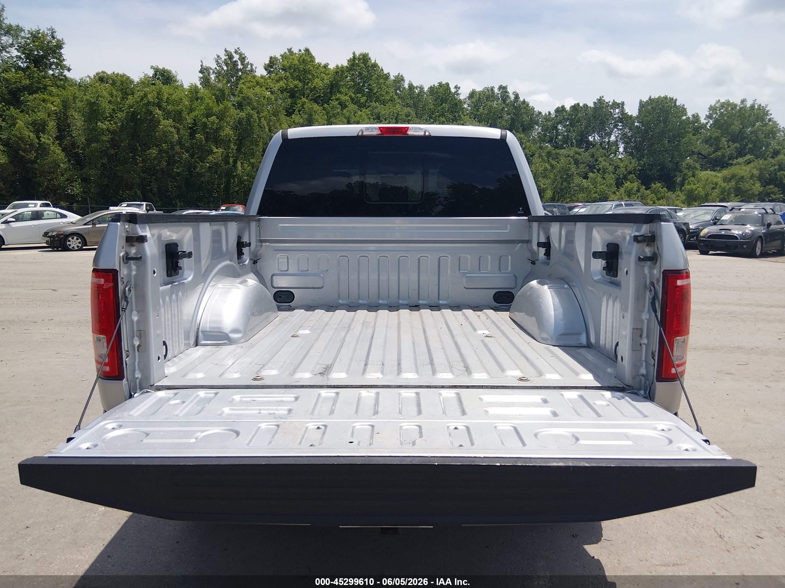 2015 Ford F-150 Xlt Silver vin: 1FTEW1EP1FFC83580