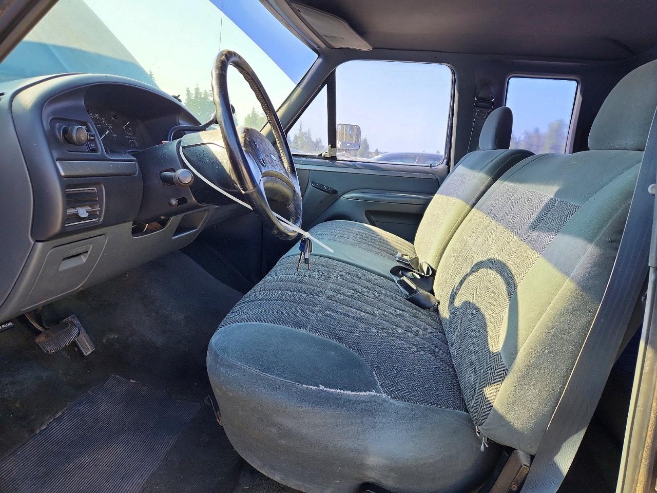 1993 Ford F150 Two Tone vin: 1FTEX14N2PKB17915