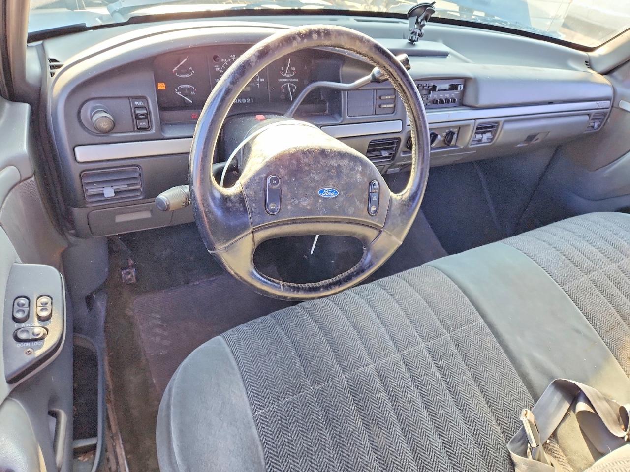 1993 Ford F150 Two Tone vin: 1FTEX14N2PKB17915