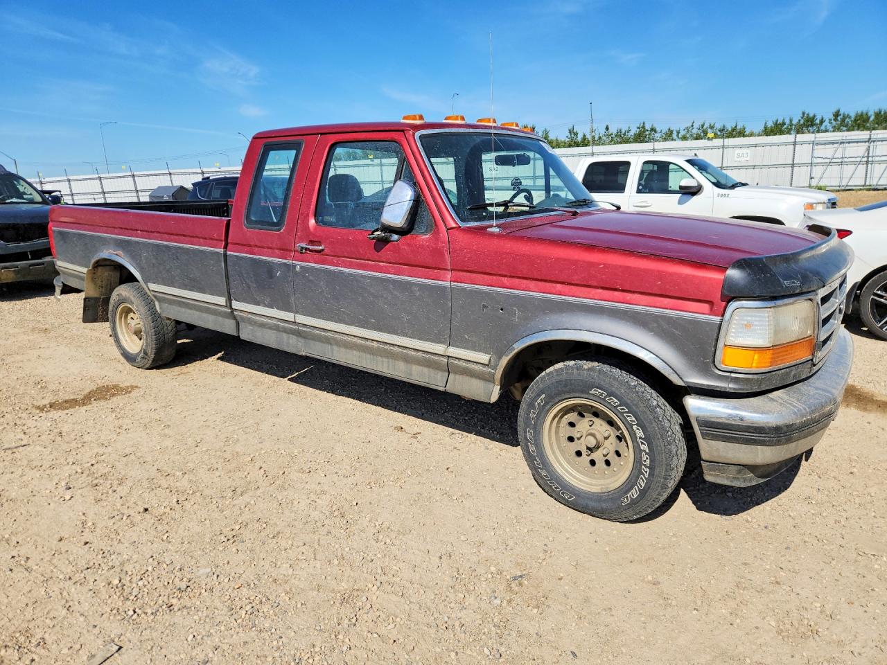 1993 Ford F150 Two Tone vin: 1FTEX15H9PKB16107