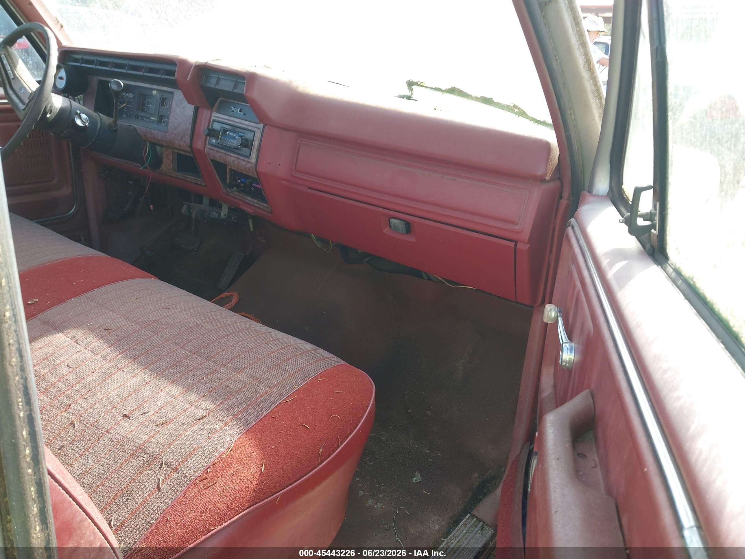 1985 Ford F150   Серебряный vin: 1FTEX15HXFKA81835