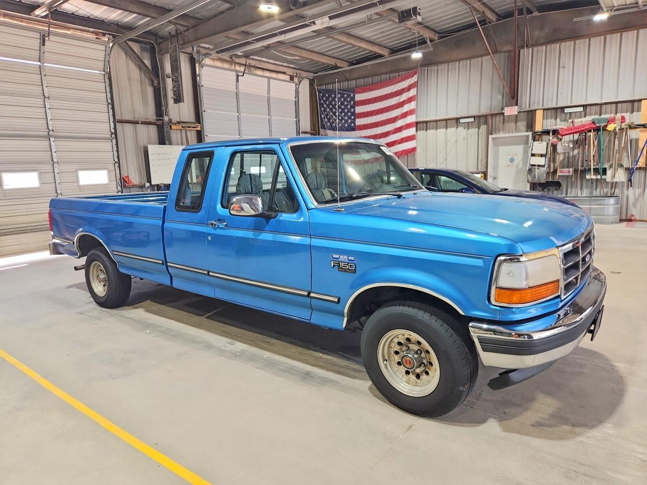 1992 Ford F150 Blue vin: 1FTEX15N3NKA21528