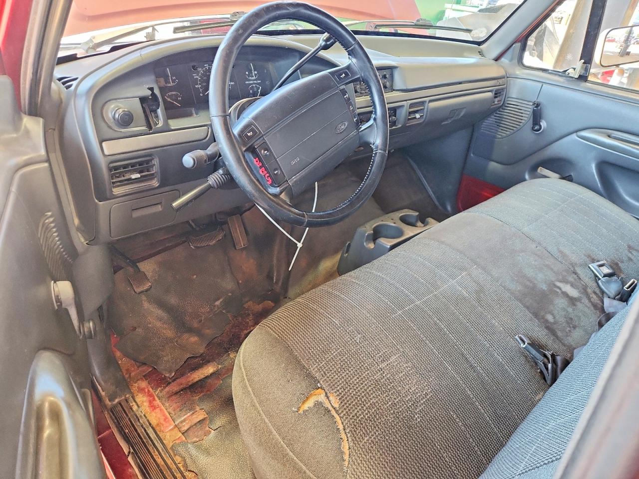 1993 Ford F150 Red vin: 1FTEX15Y7PKB10435