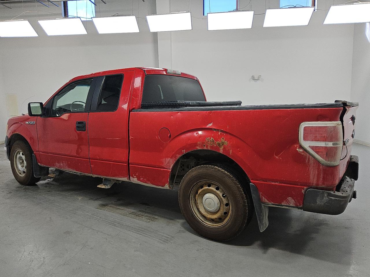 2010 Ford F150 Super Cab Red vin: 1FTEX1C80AKE32988 Damage: Left Front Center Cap, Missing, Replacement Required