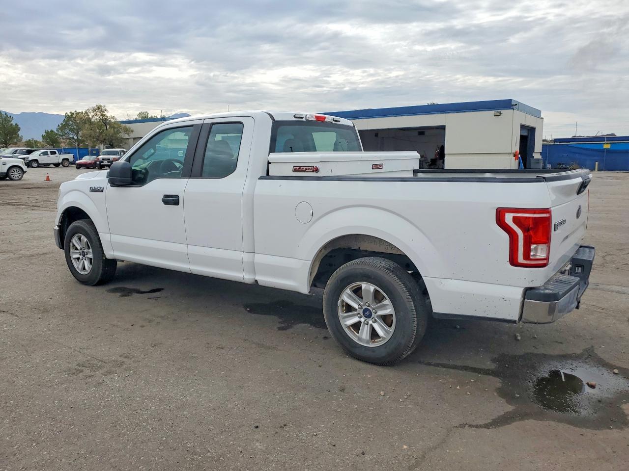 2015 Ford F150 Super Cab White vin: 1FTEX1C80FFA15337