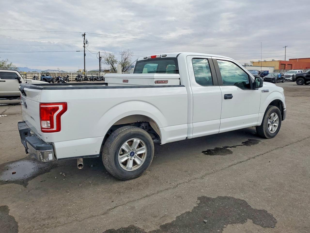 2015 Ford F150 Super Cab White vin: 1FTEX1C80FFA15337