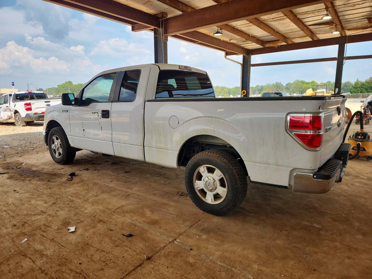 2010 Ford F150 Super Cab White vin: 1FTEX1C81AFA79444
