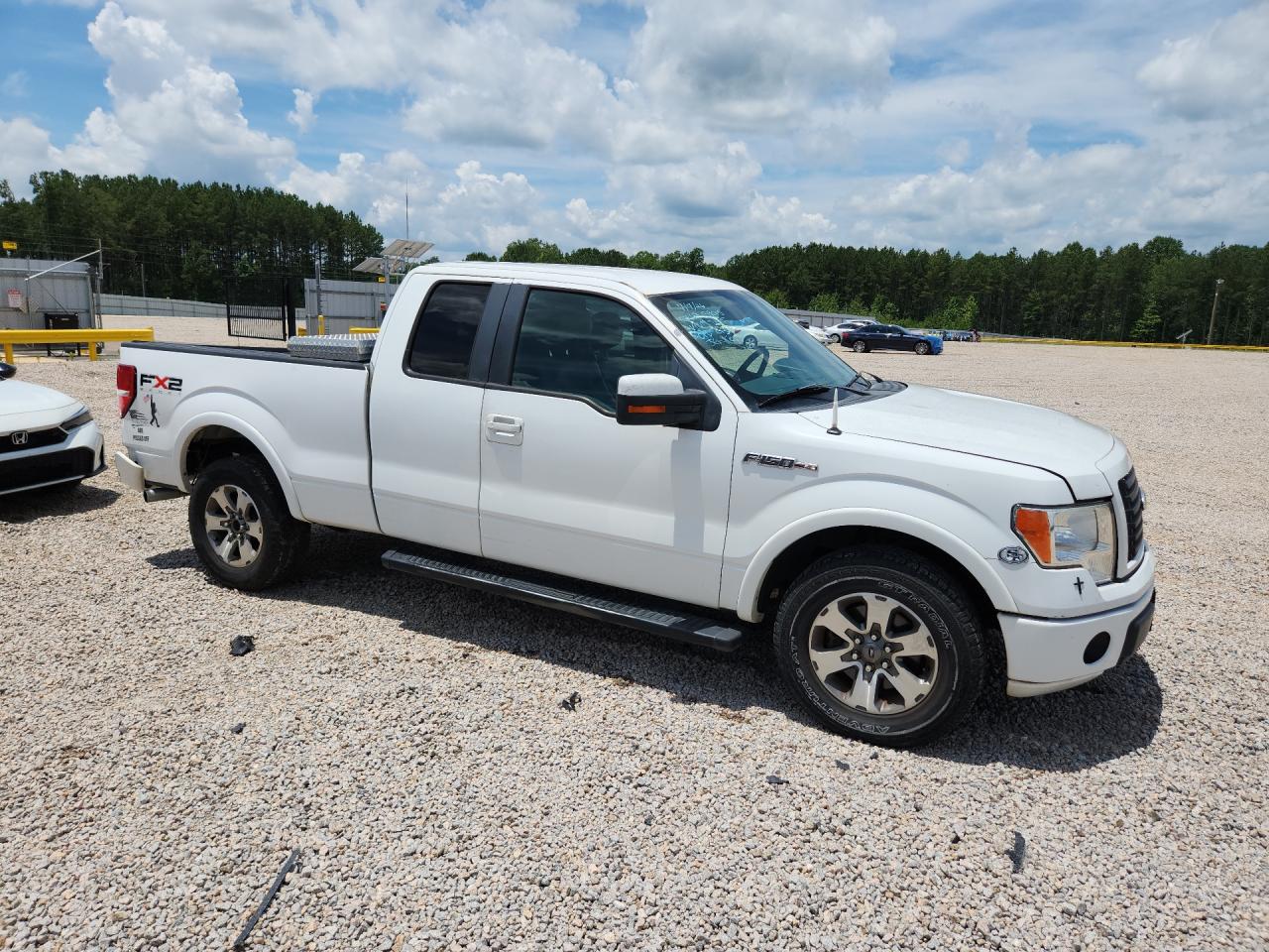 2010 Ford F150 Super Cab White vin: 1FTEX1C82AKE57195