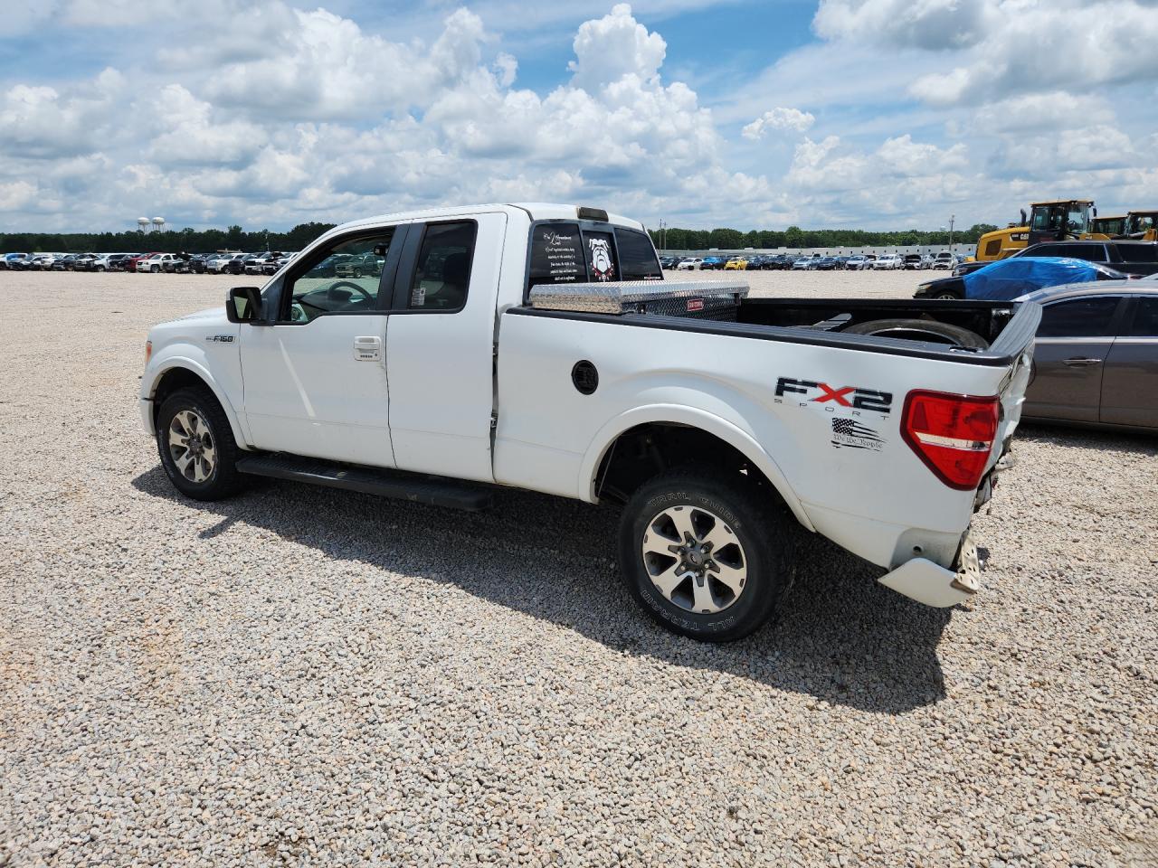 2010 Ford F150 Super Cab White vin: 1FTEX1C82AKE57195