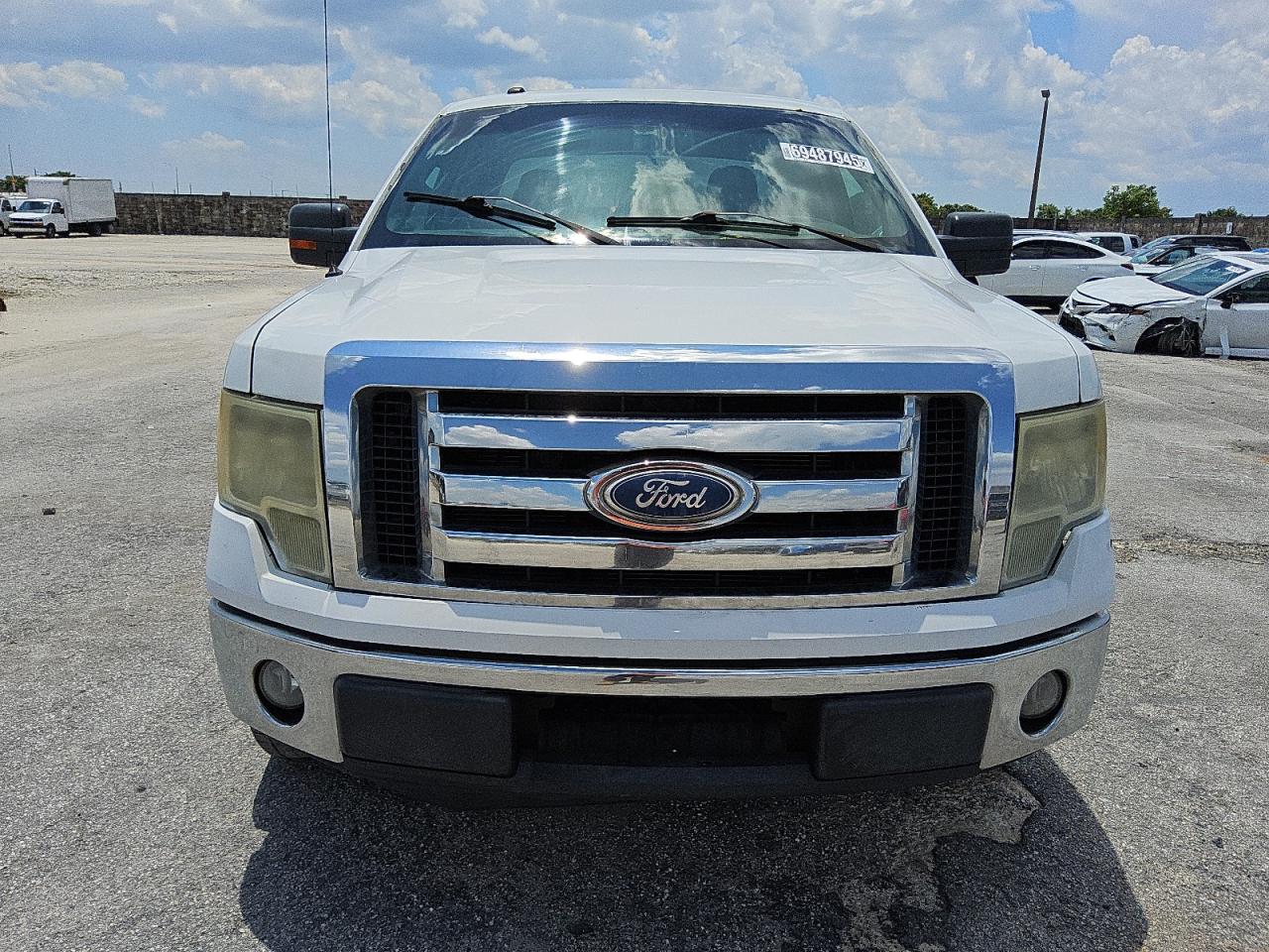 2010 Ford F150 Super Cab White vin: 1FTEX1C84AFD50965 Damage: Left Head Lamp, Faded, Repair Required