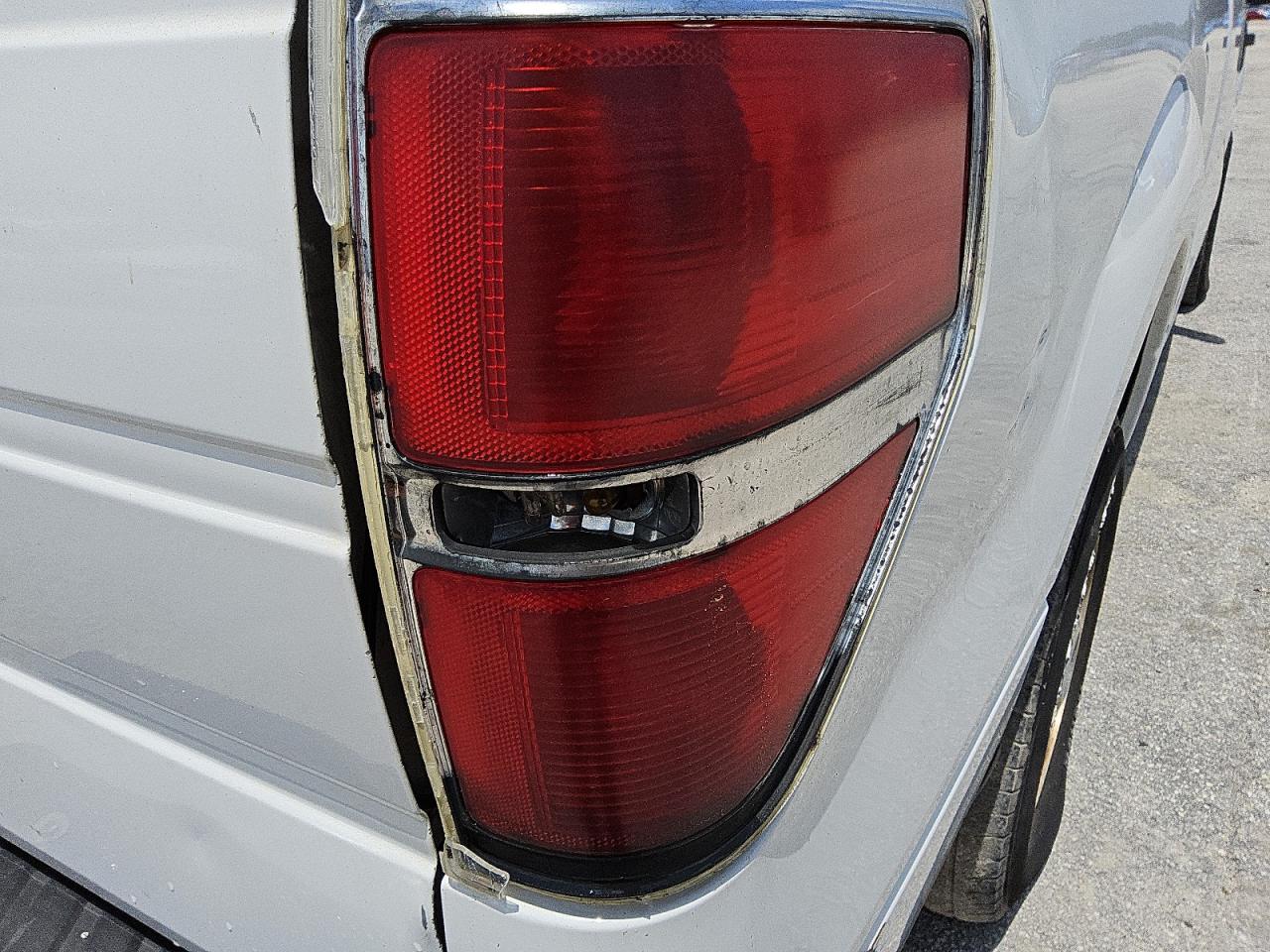 2010 Ford F150 Super Cab White vin: 1FTEX1C84AFD50965 Damage: Right Tail Light, Broken, Replacement Required