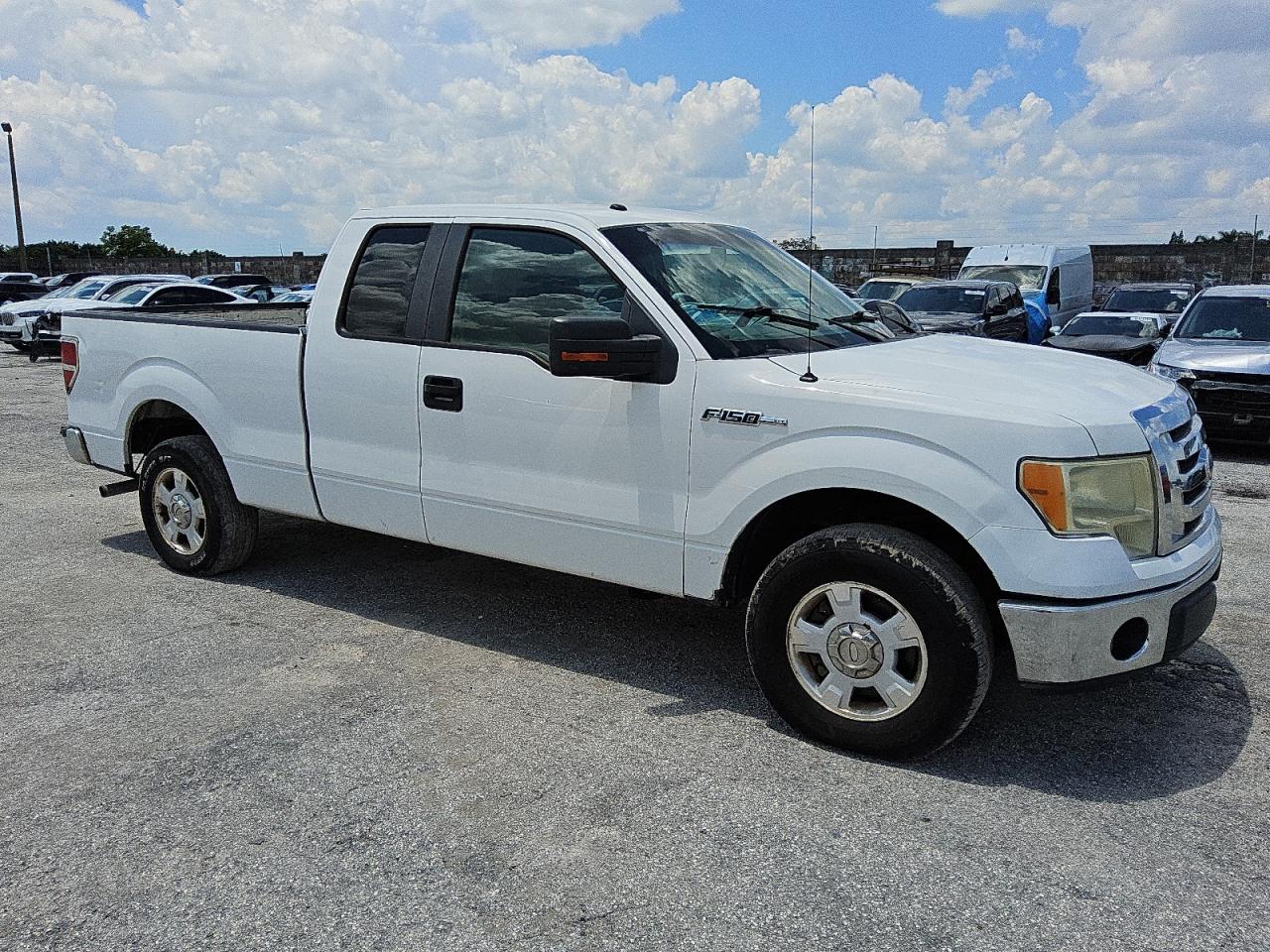 2010 Ford F150 Super Cab White vin: 1FTEX1C84AFD50965