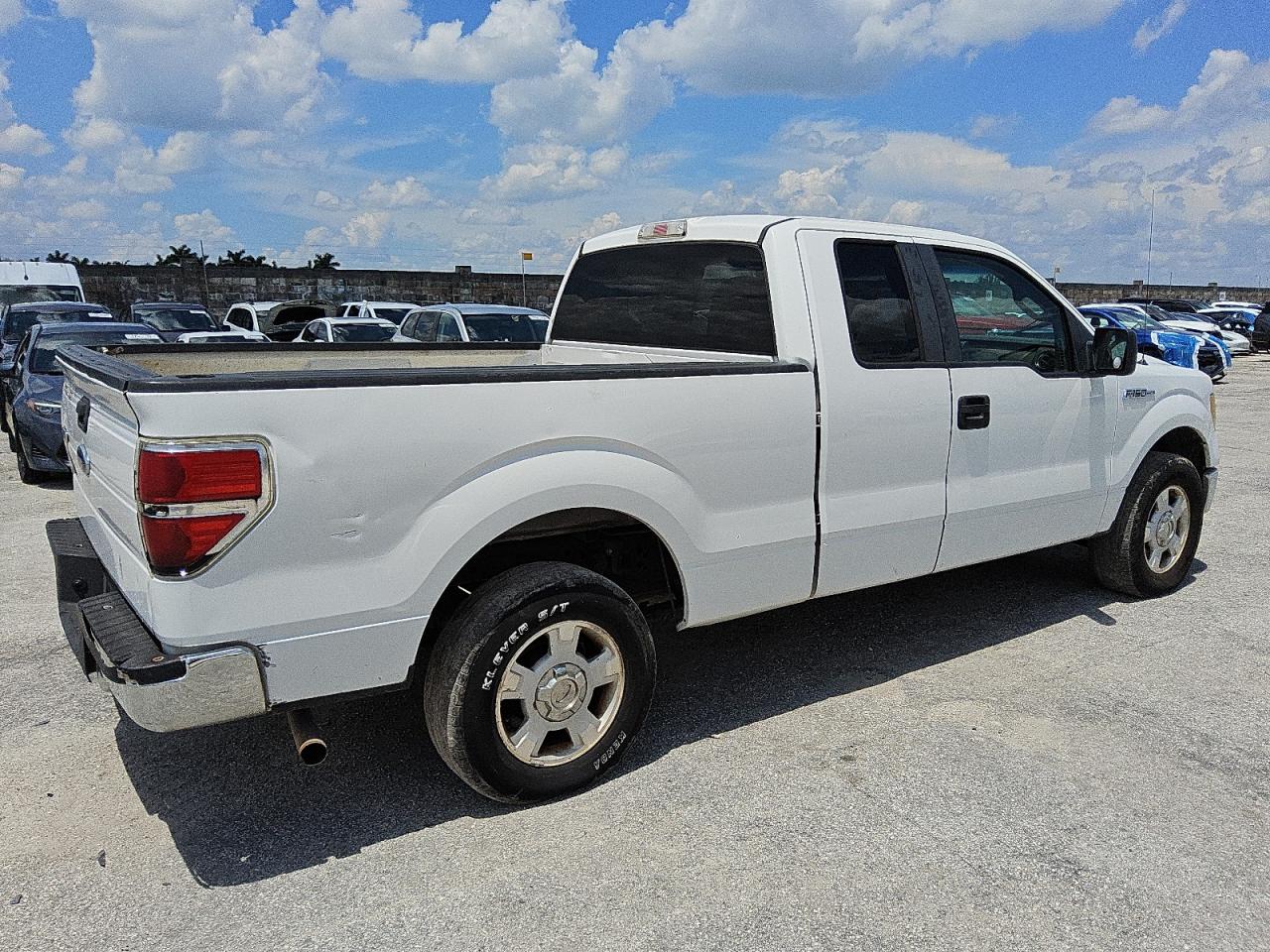 2010 Ford F150 Super Cab White vin: 1FTEX1C84AFD50965