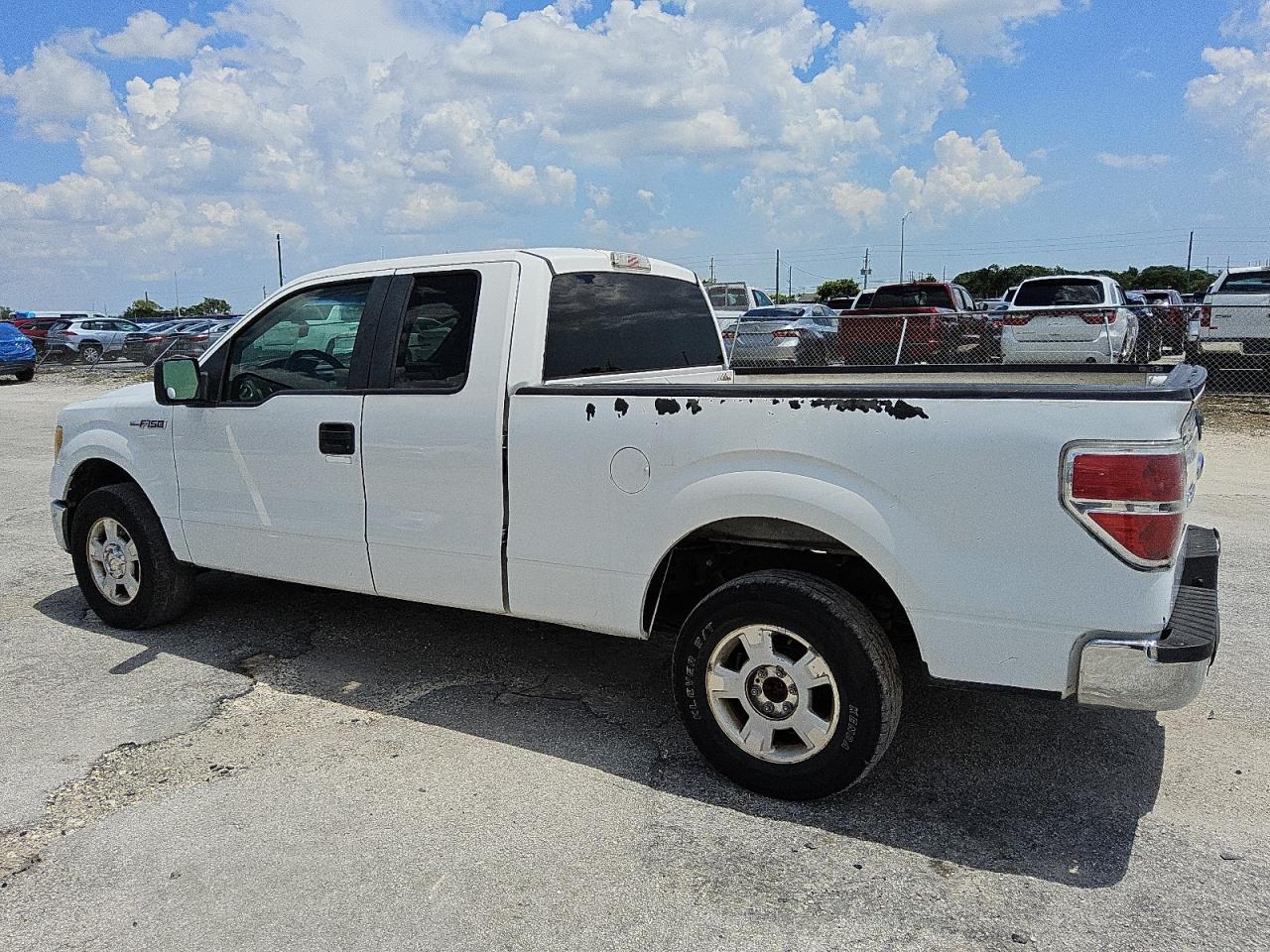 2010 Ford F150 Super Cab White vin: 1FTEX1C84AFD50965 Damage: Left Bed Side, Peeling, > 12 inches