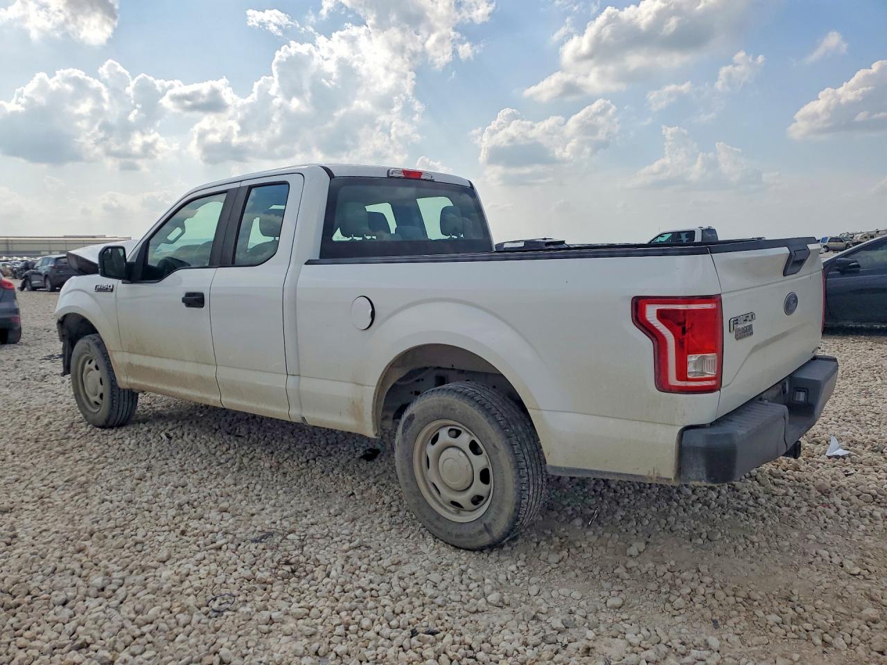 2015 Ford F150 Super Cab White vin: 1FTEX1C84FKE19961