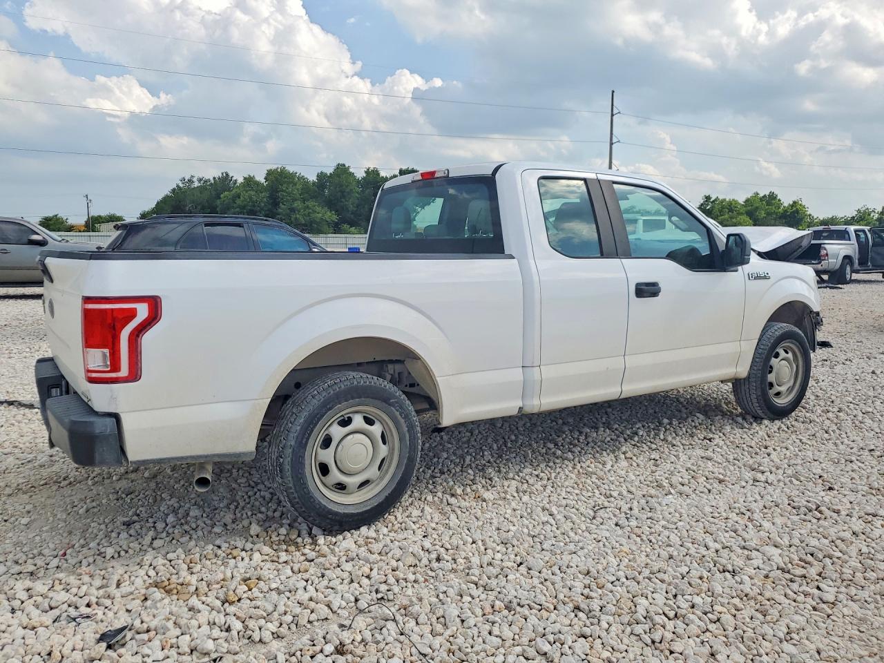 2015 Ford F150 Super Cab White vin: 1FTEX1C84FKE19961