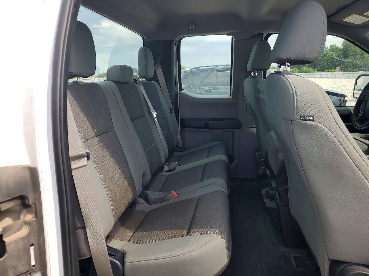2015 Ford F150 Super Cab White vin: 1FTEX1C84FKE19961