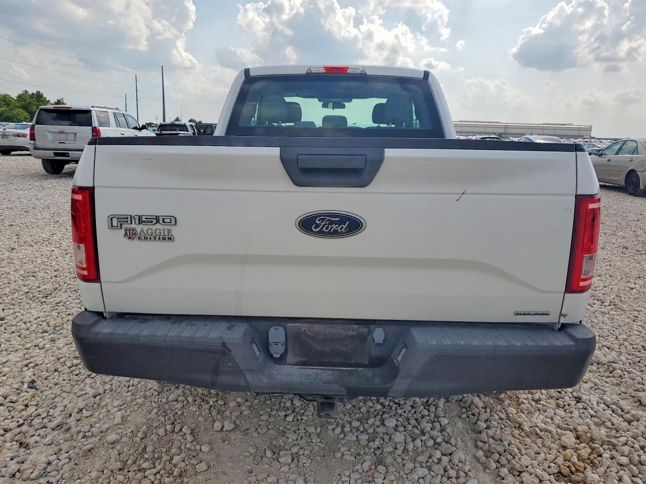 2015 Ford F150 Super Cab White vin: 1FTEX1C84FKE19961