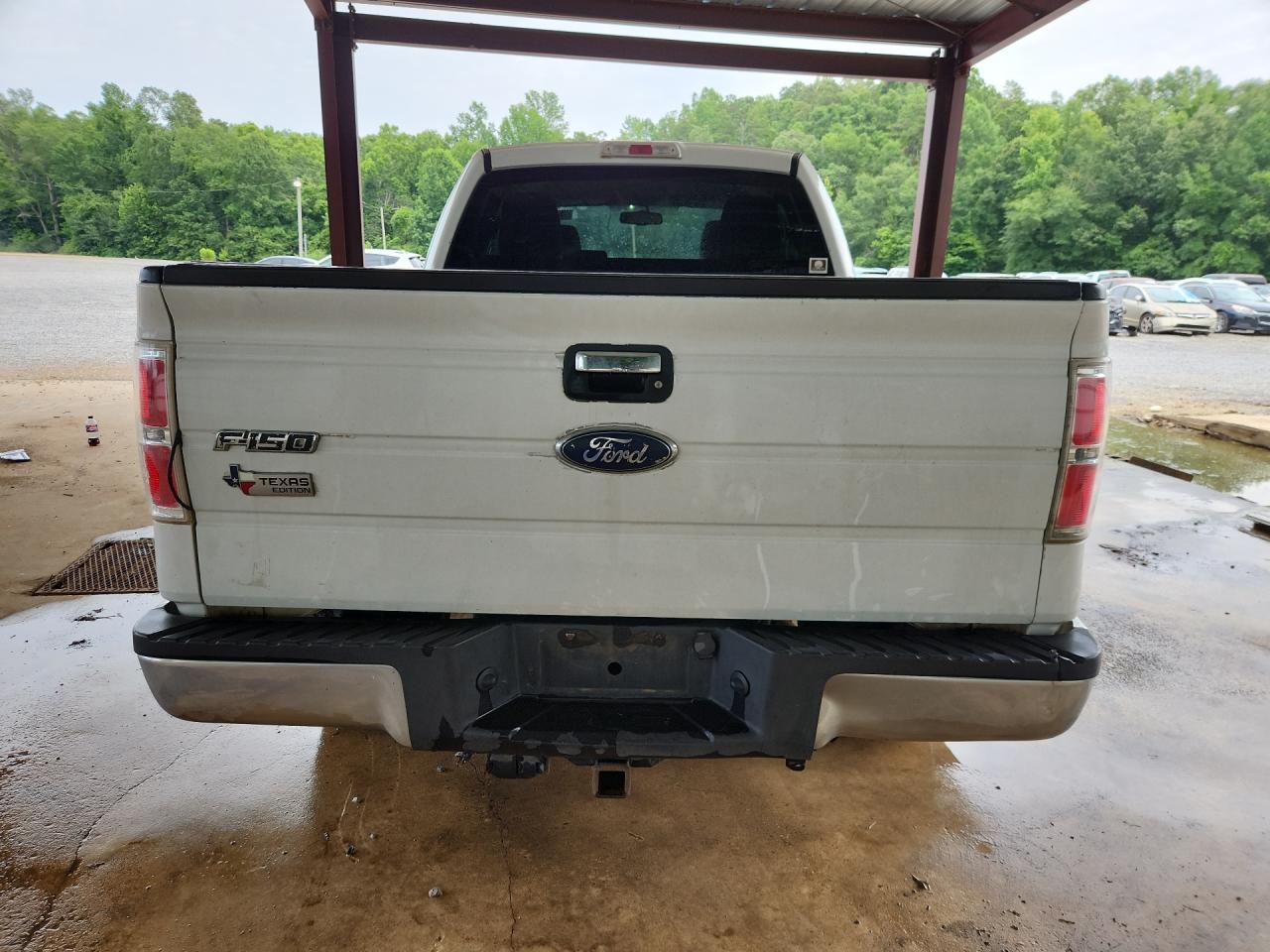 2010 Ford F150 Super Cab White vin: 1FTEX1C86AKA13723 Damage: Tailgate, Heavy Scratch, 5 To 6 Inches